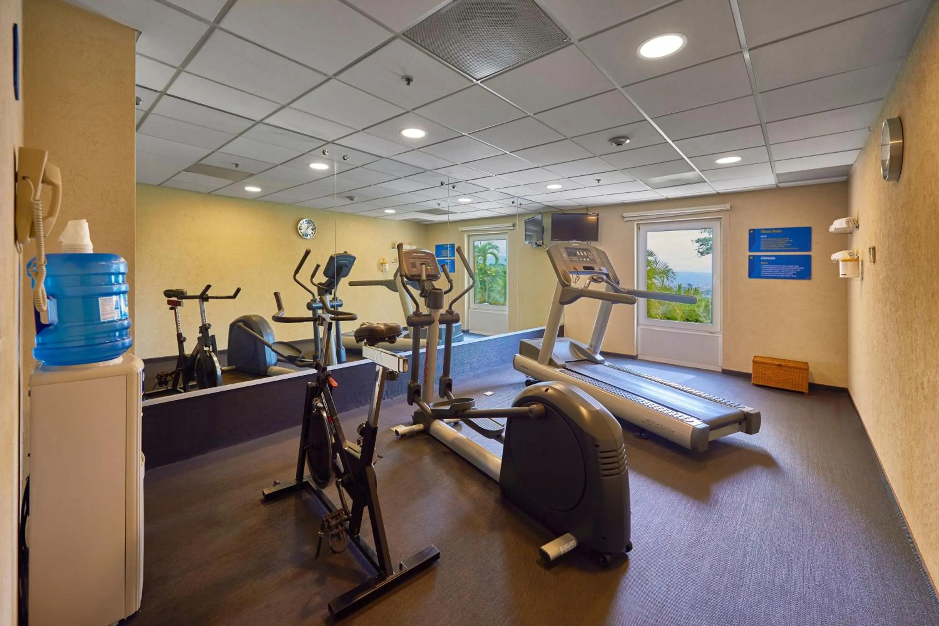 Fitness centre/facilities in City Express by Marriott Chetumal
