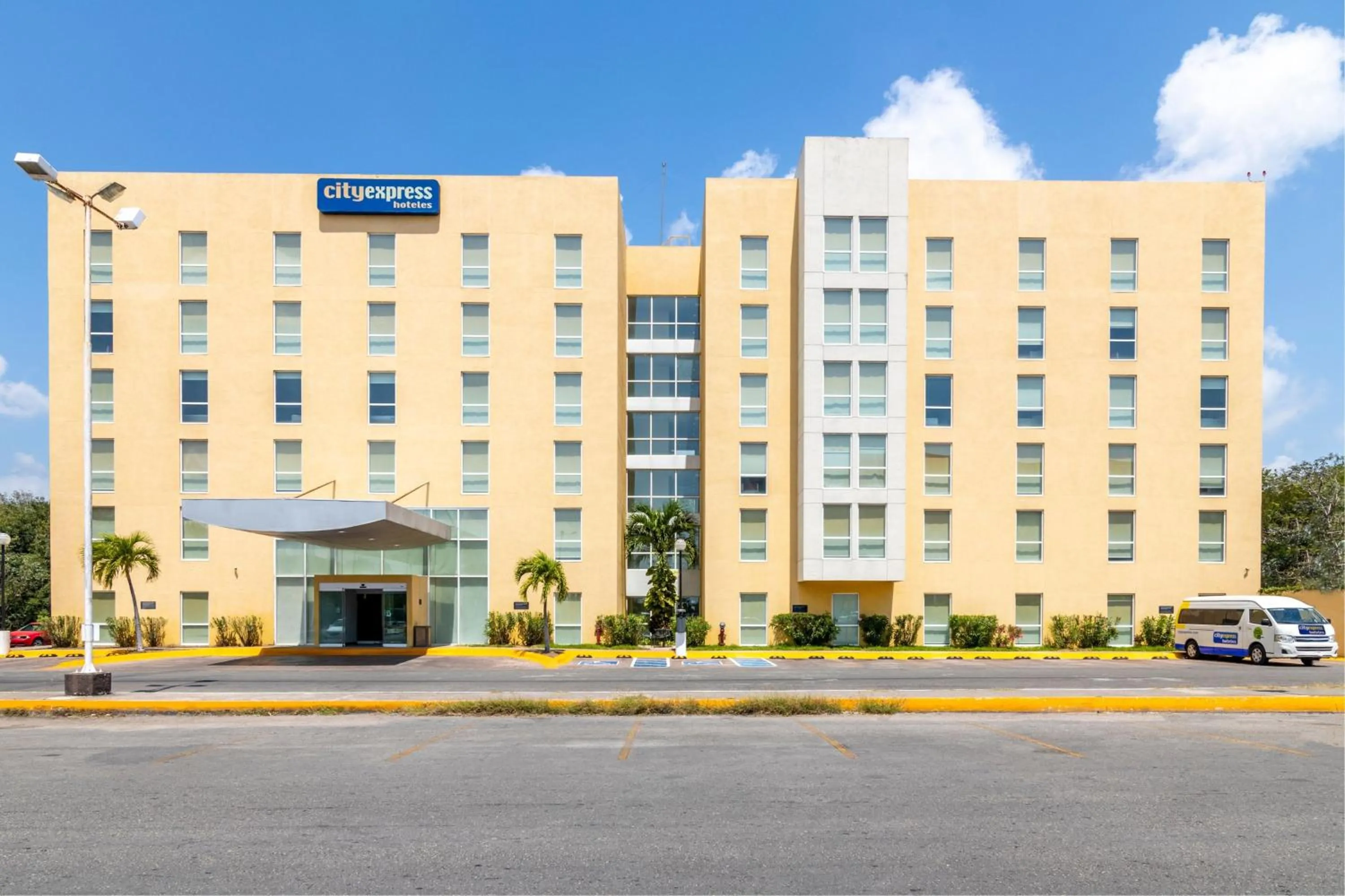 Property building in City Express by Marriott Chetumal