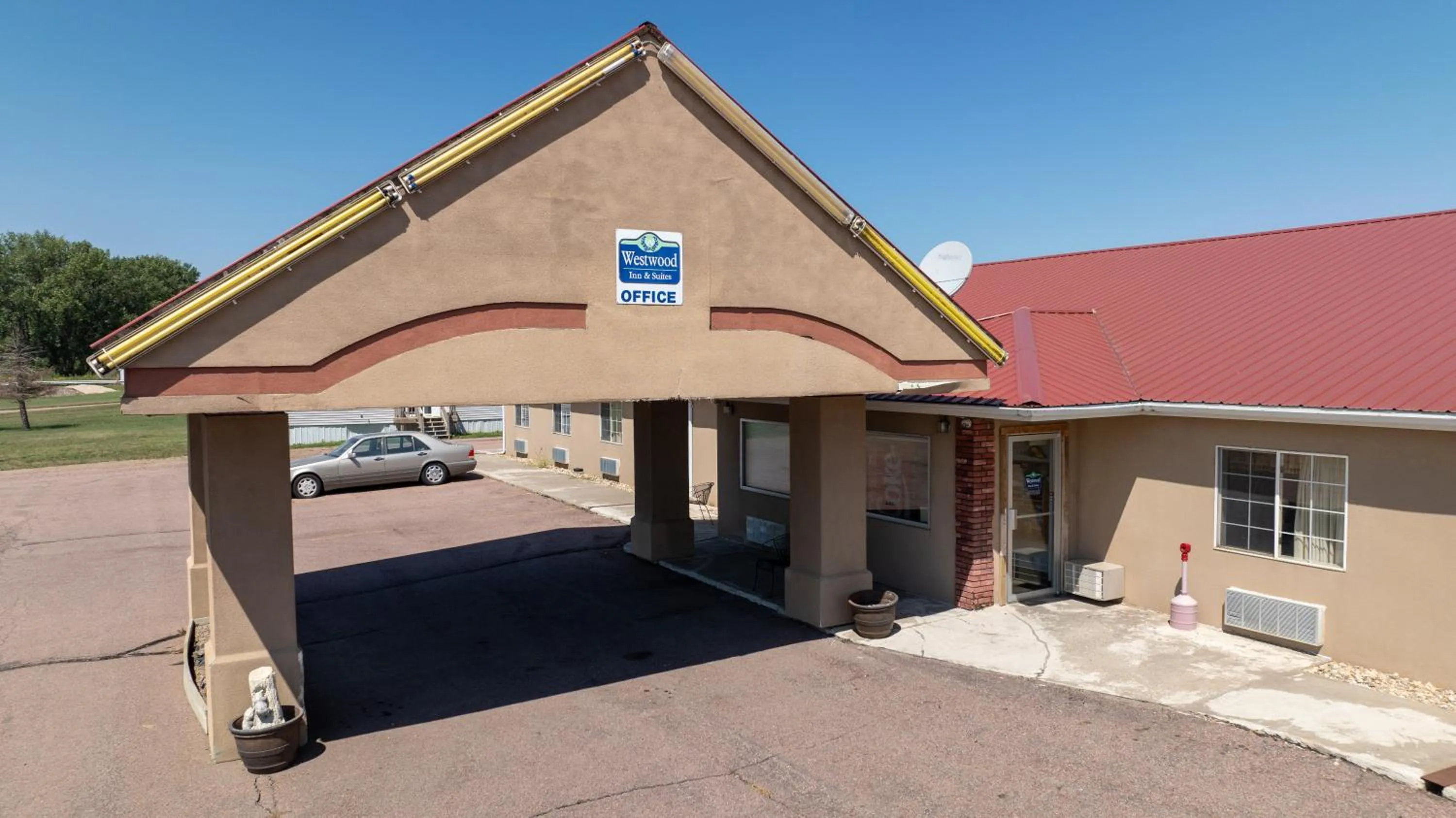 Facade/entrance in Westwood Inn & Suites Kimball I 90