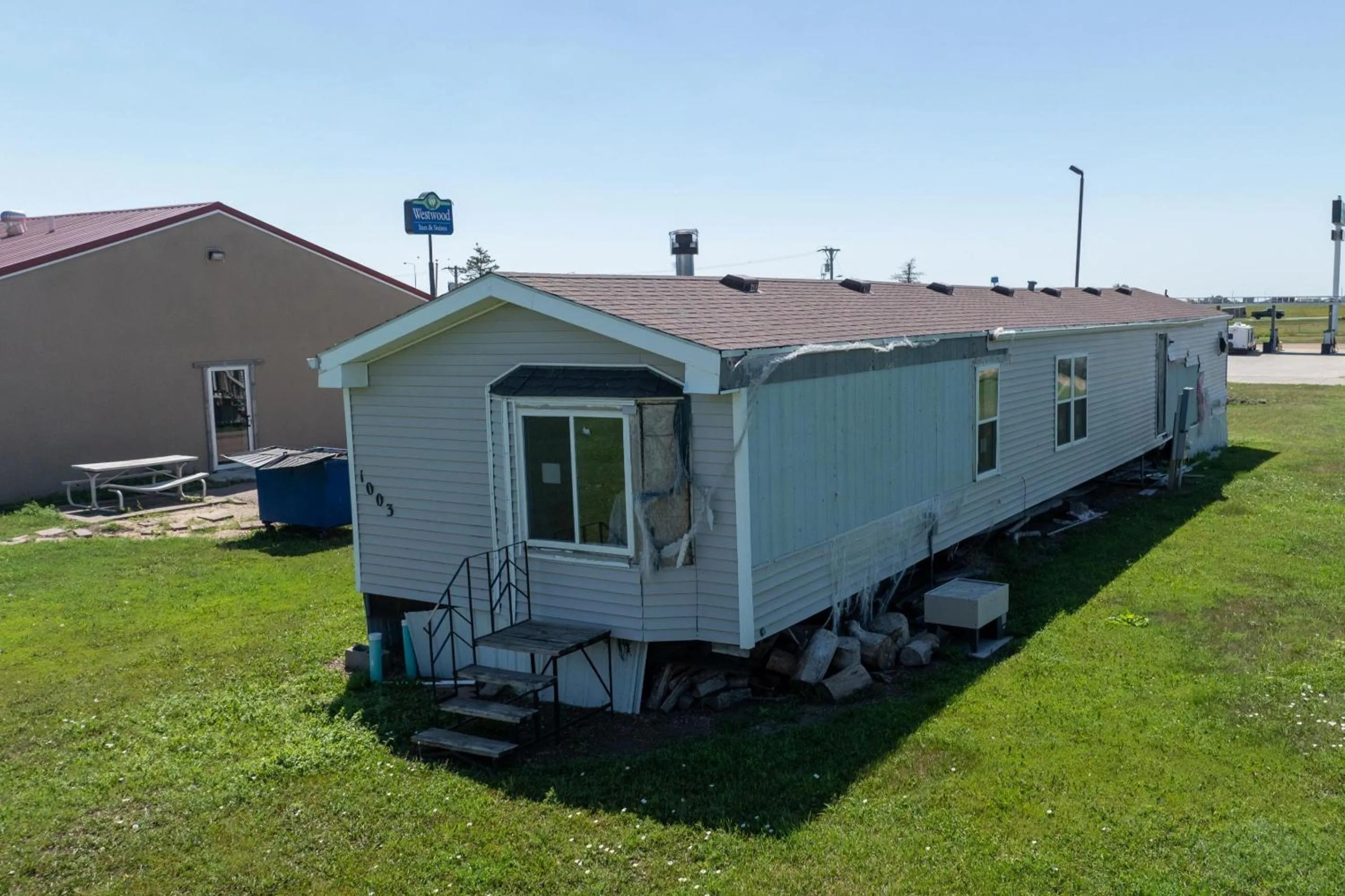 Property building in Westwood Inn & Suites Kimball I 90