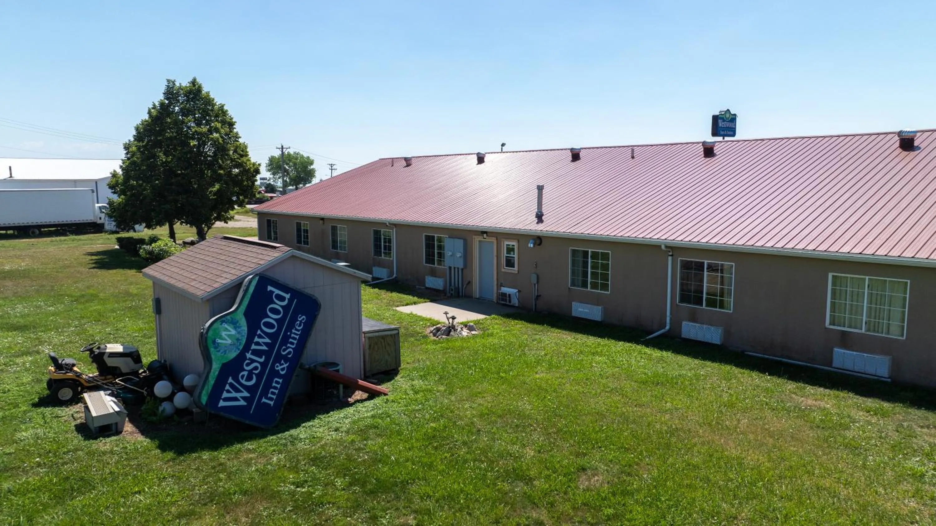 Property building in Westwood Inn & Suites Kimball I 90