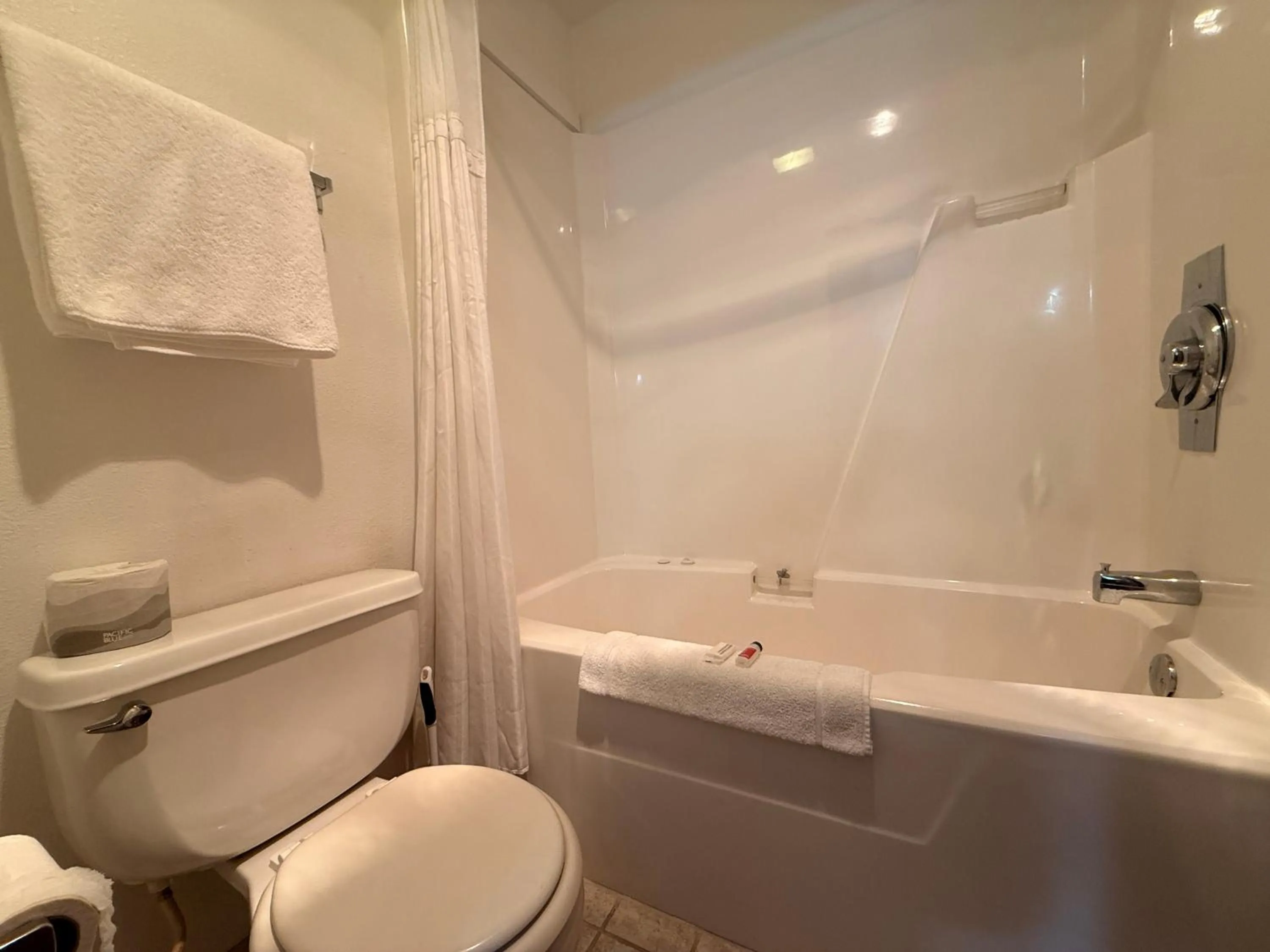 Bathroom in Westwood Inn & Suites Kimball I 90