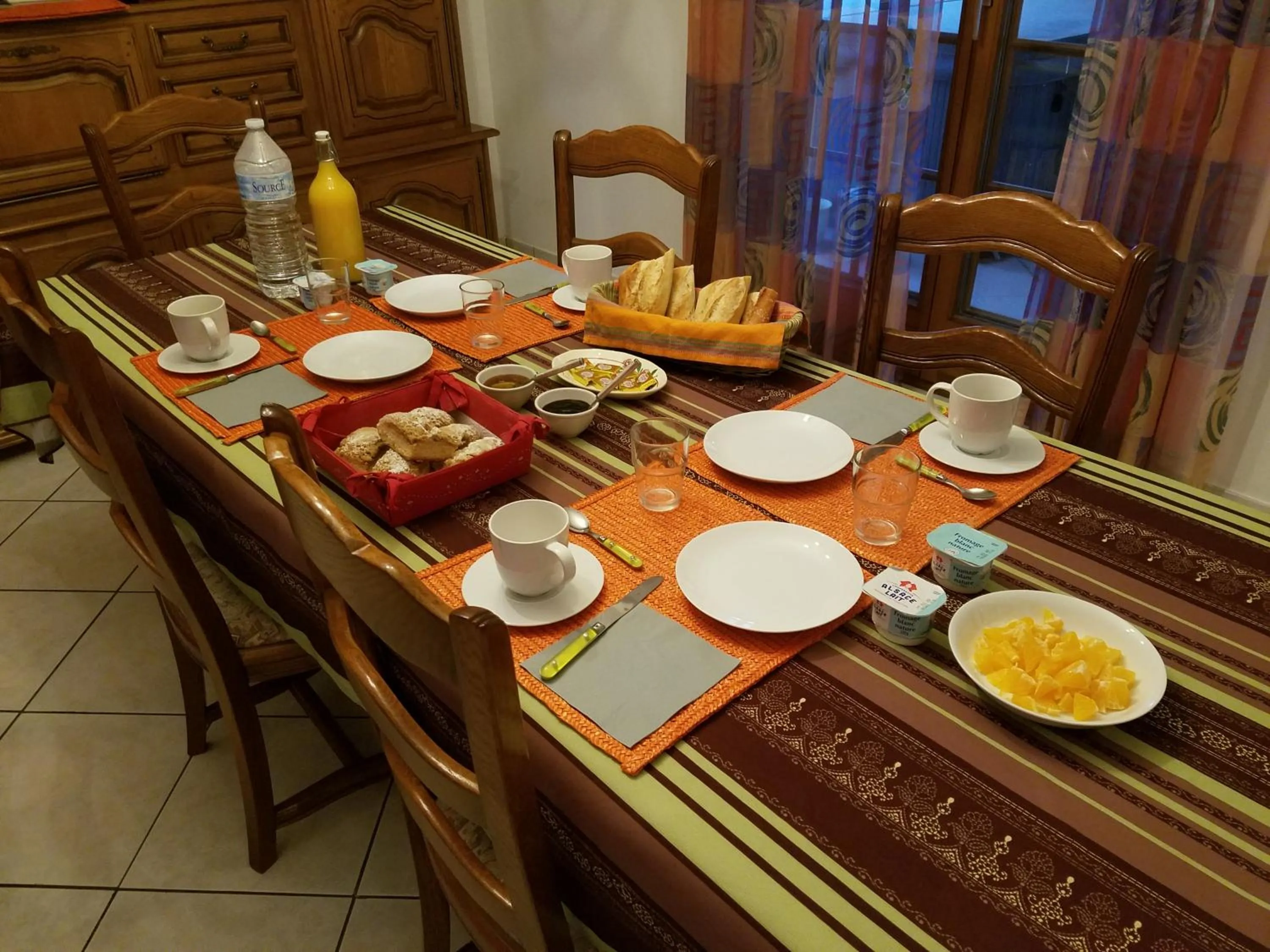 Continental breakfast in Chambres d hotes joel