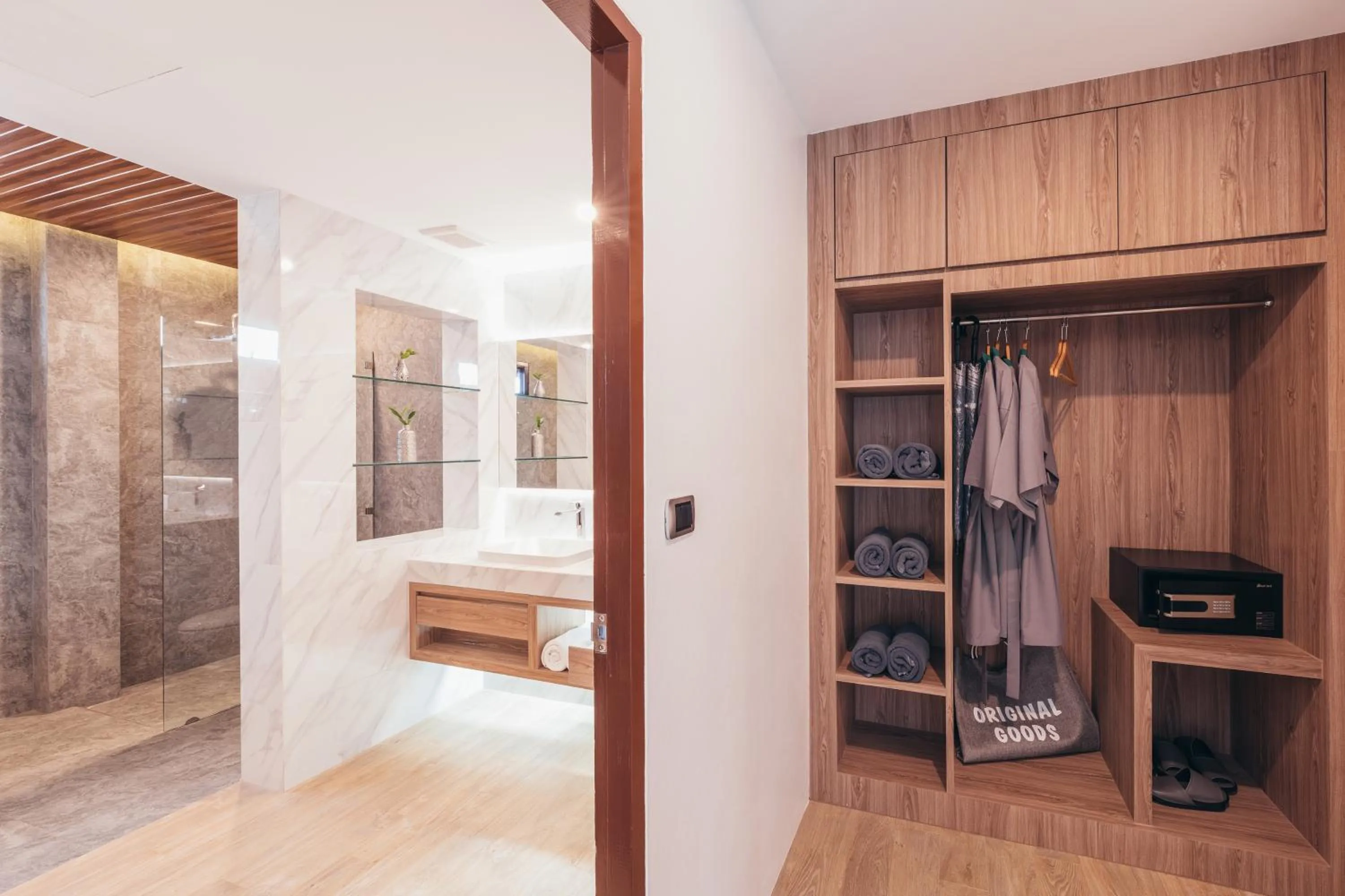 Bathroom, Bed in Poonsiri Varich Pool Villa Aonang