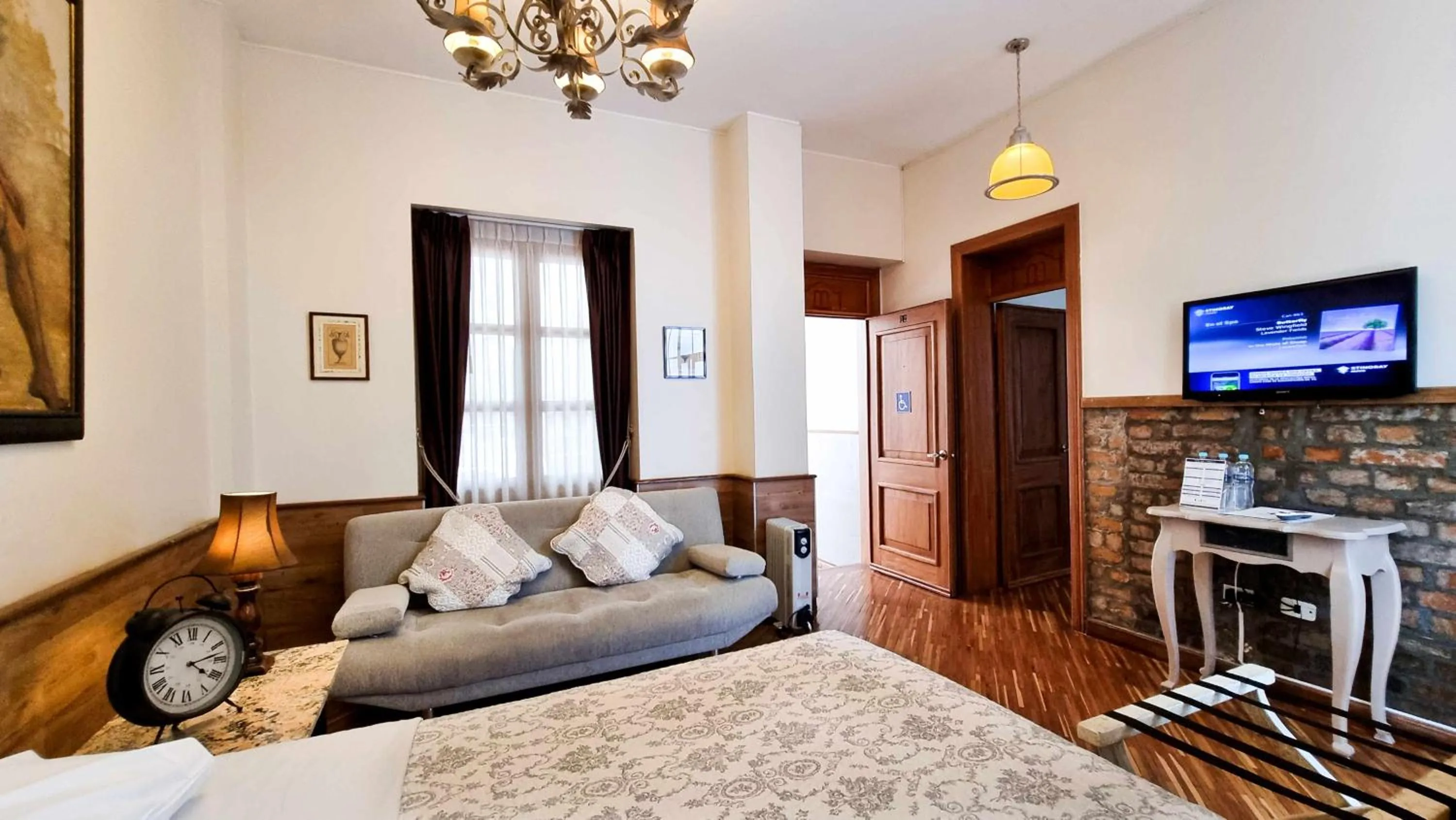 Photo of the whole room, Bed in Casa Joaquin Boutique Hotel