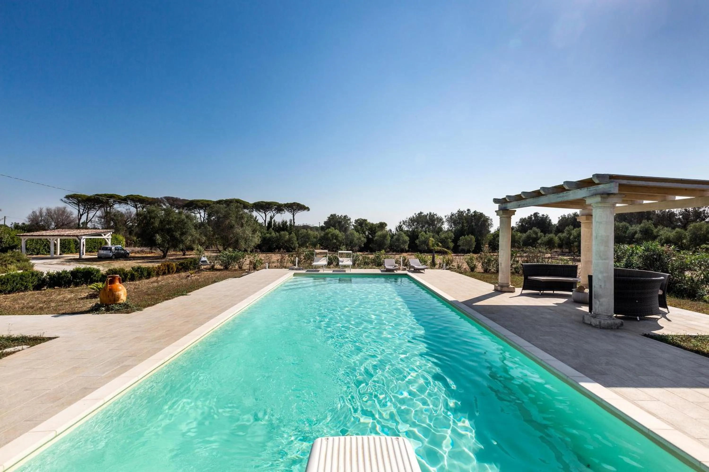 Swimming pool in Casino Casalino by Perle di Puglia