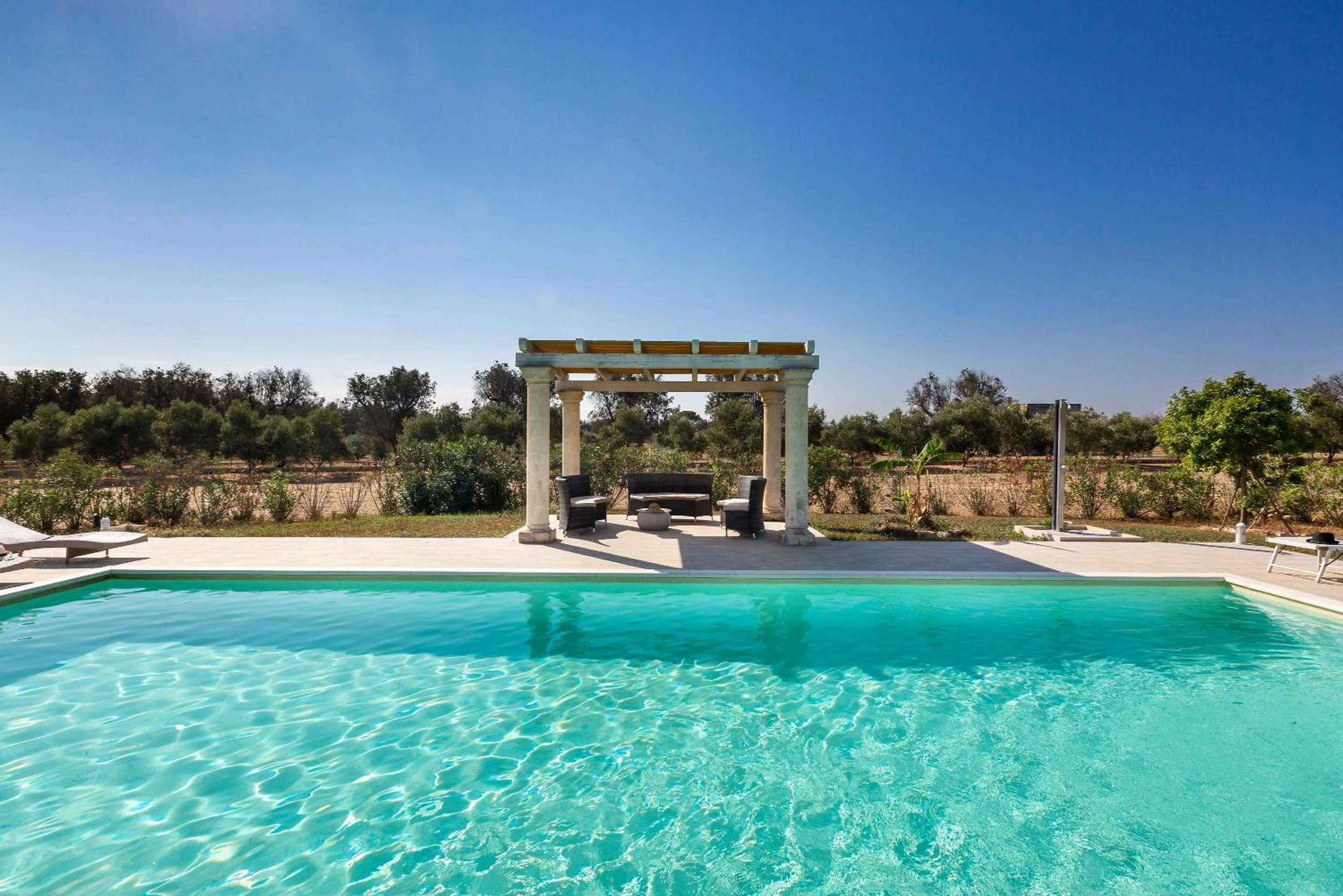 Swimming pool in Casino Casalino by Perle di Puglia