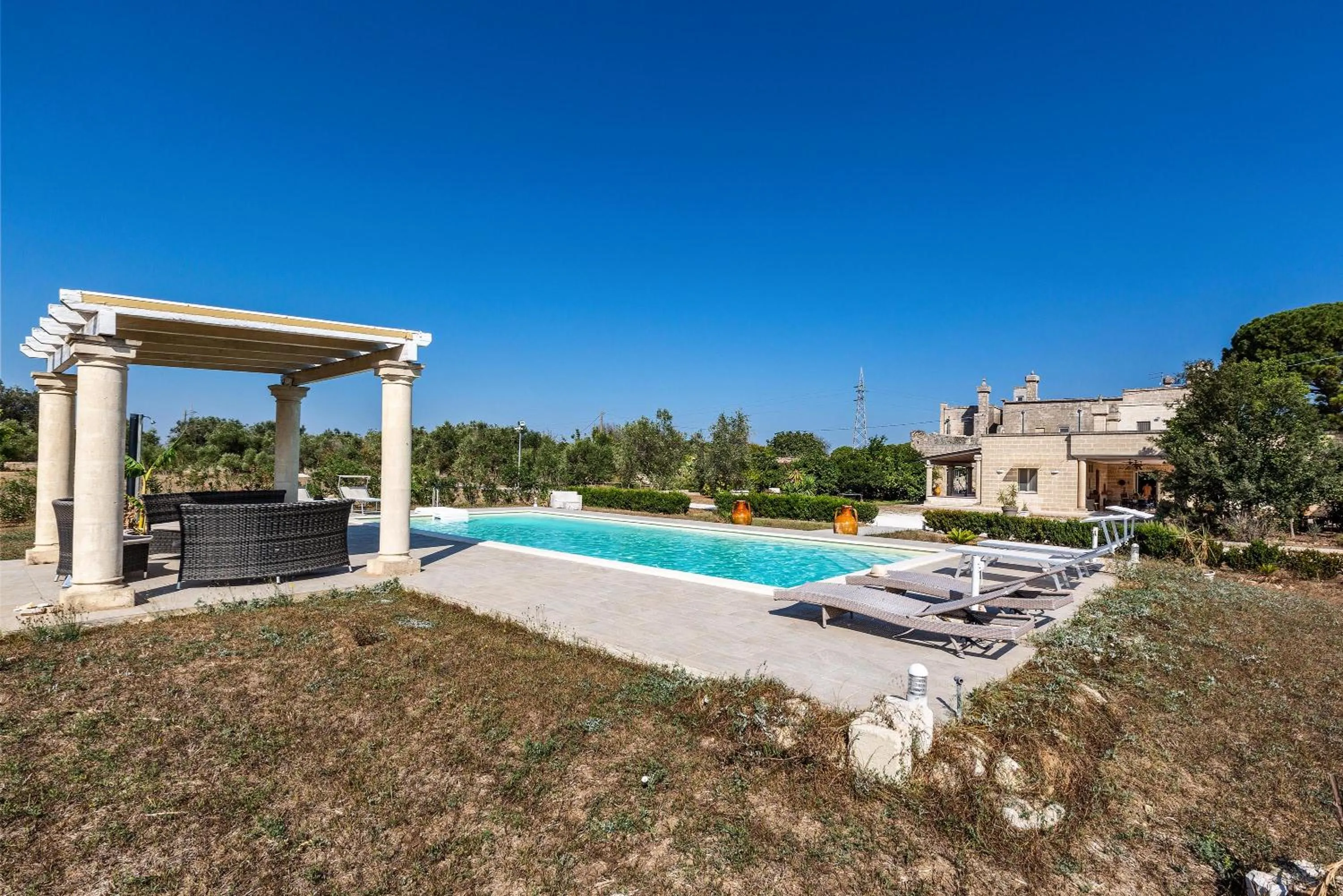 Swimming pool in Casino Casalino by Perle di Puglia