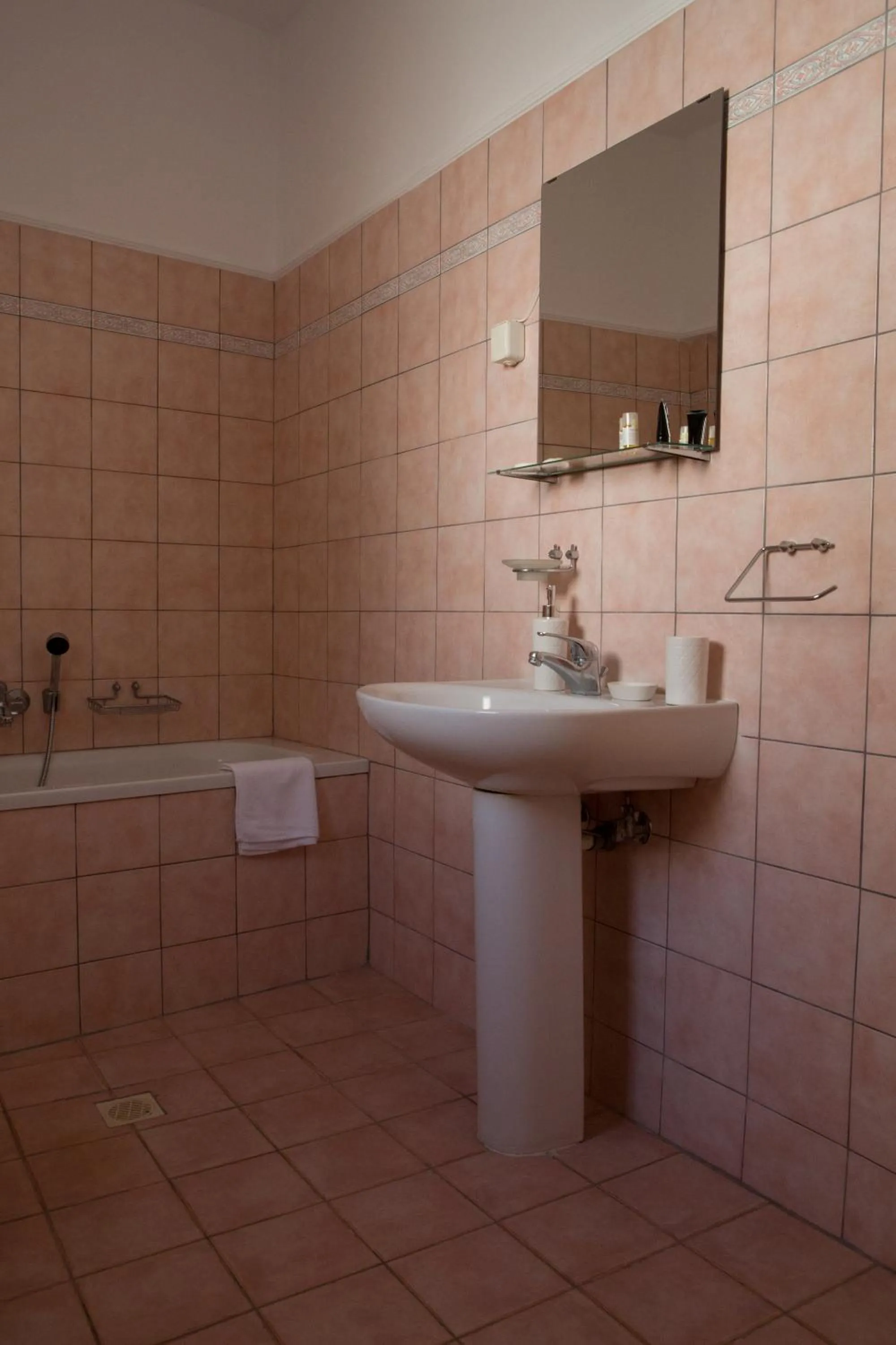 Bathroom in Guesthouse Monopati - Ξενώνας Μονοπάτι