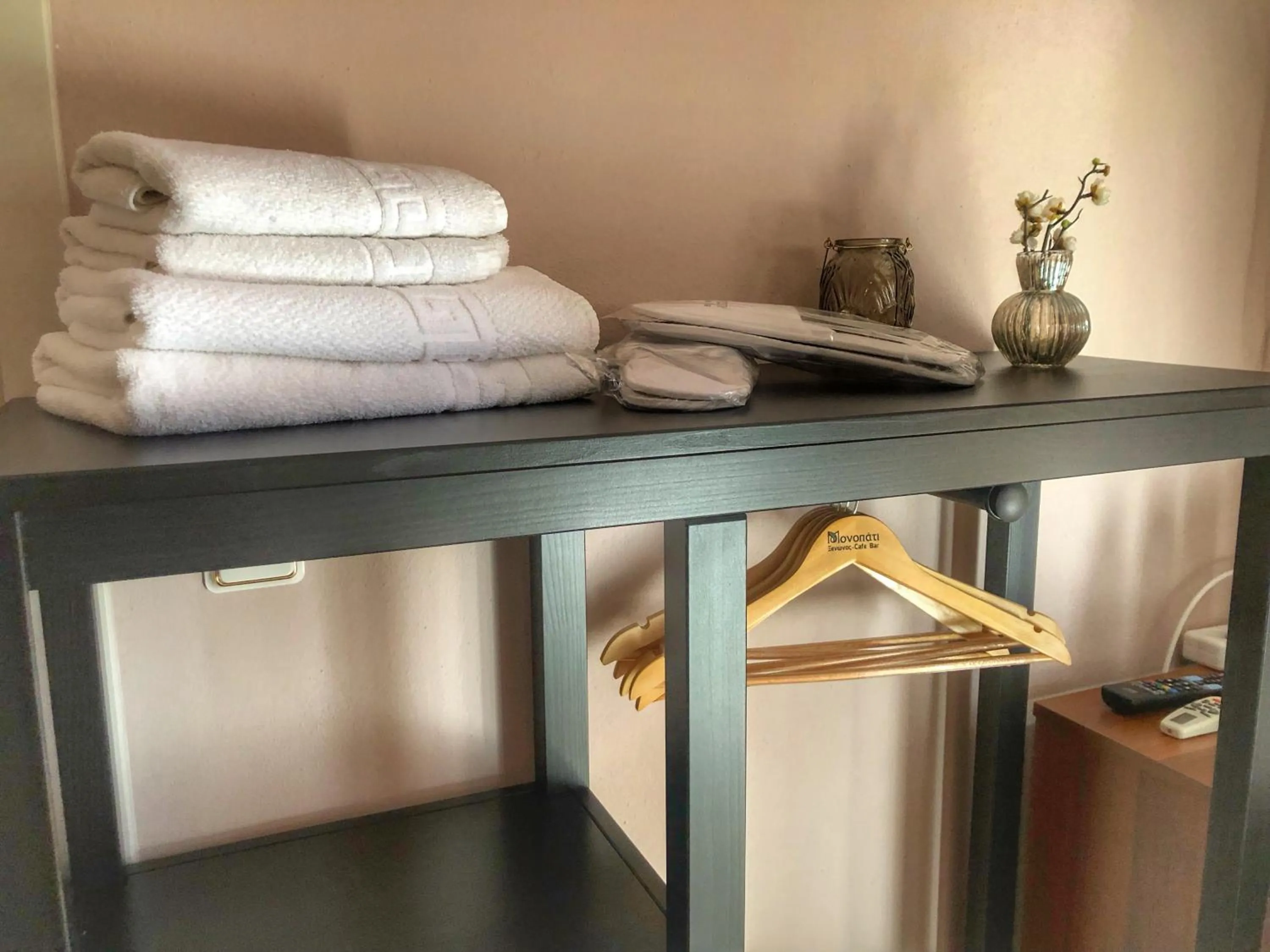 Decorative detail in Guesthouse Monopati - Ξενώνας Μονοπάτι