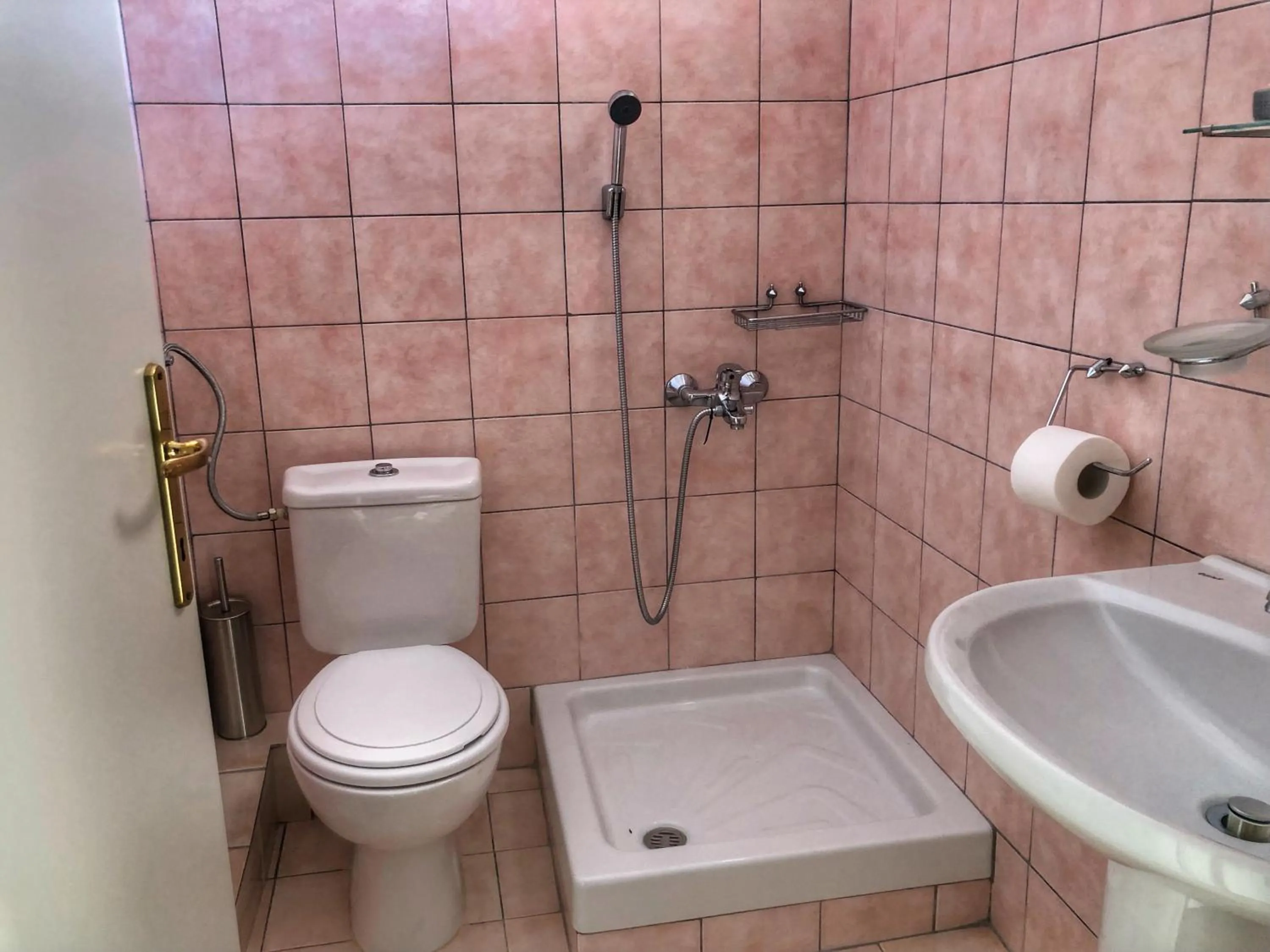 Bathroom in Guesthouse Monopati - Ξενώνας Μονοπάτι
