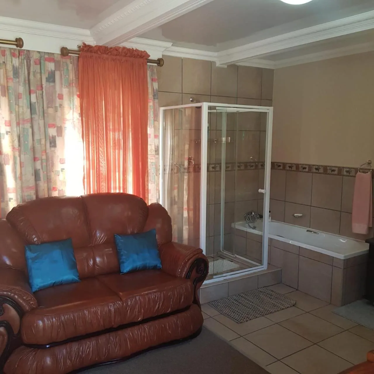 Bathroom in Jolani 2 Guest House