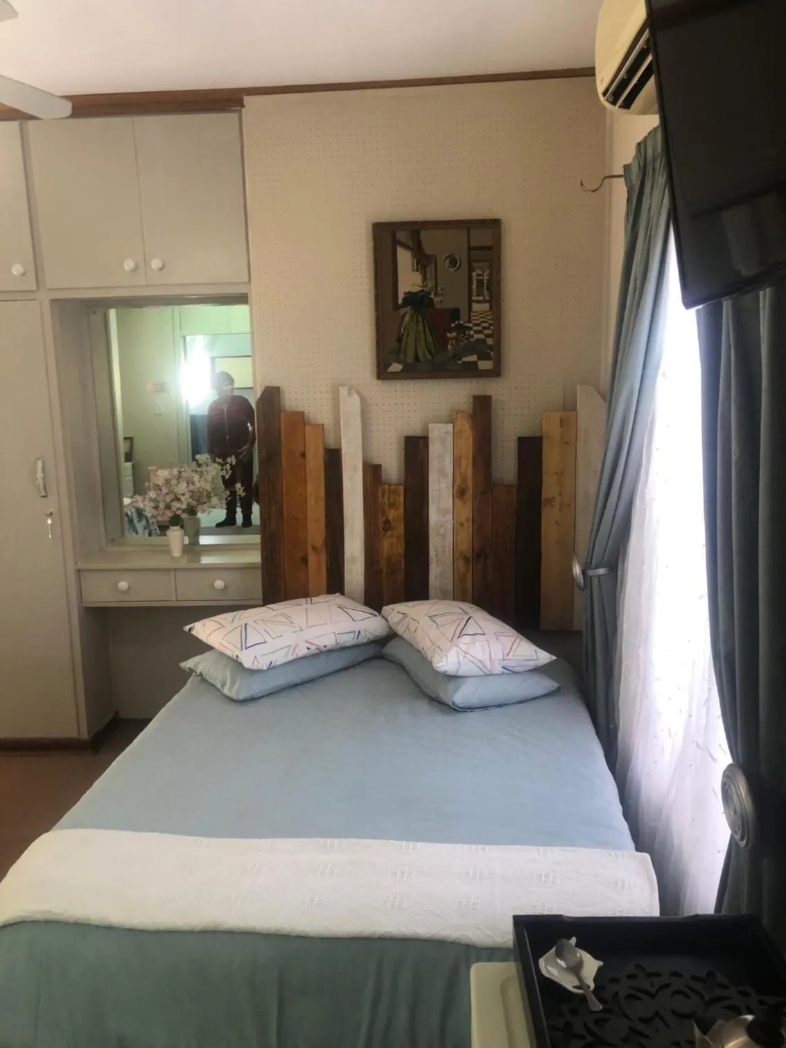 Bedroom, Bed in Jolani 2 Guest House