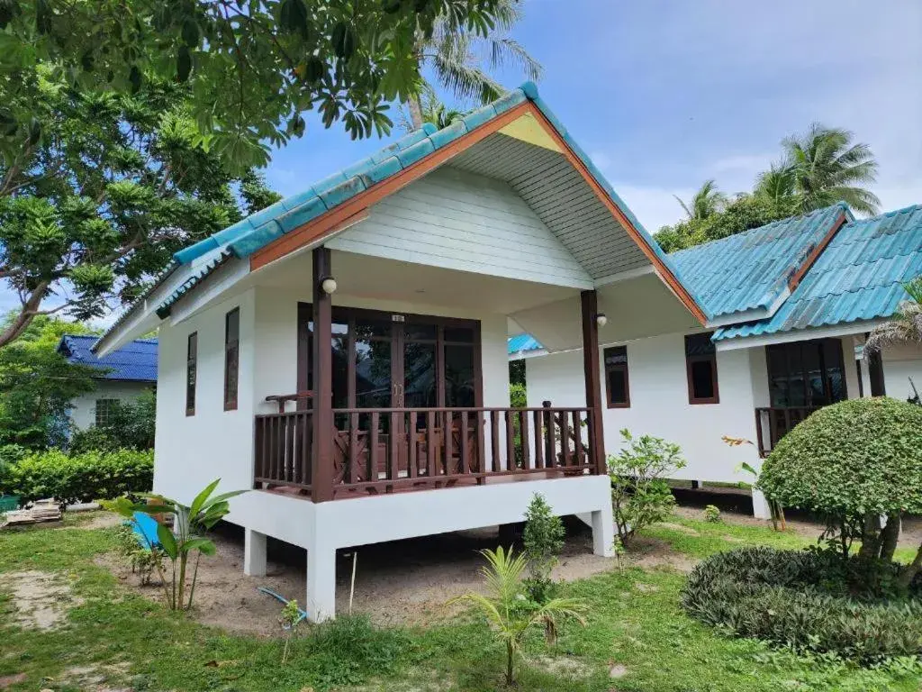Property building in Tiki Beach Koh Phangan Beach Restaurant Bar and Coworking Property building in Tiki Beach Koh Phangan Beach Restaurant Bar and Coworking