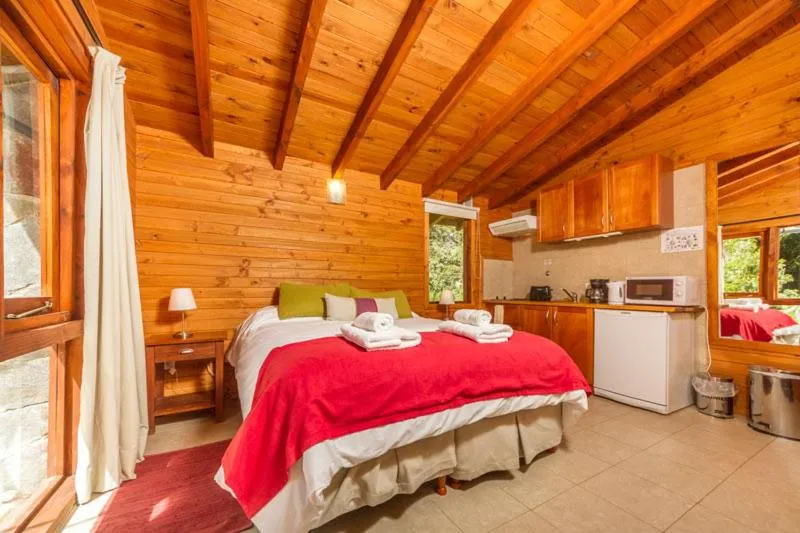 Bed in Arbolar, Casas de Montaña- Piscina climatizada