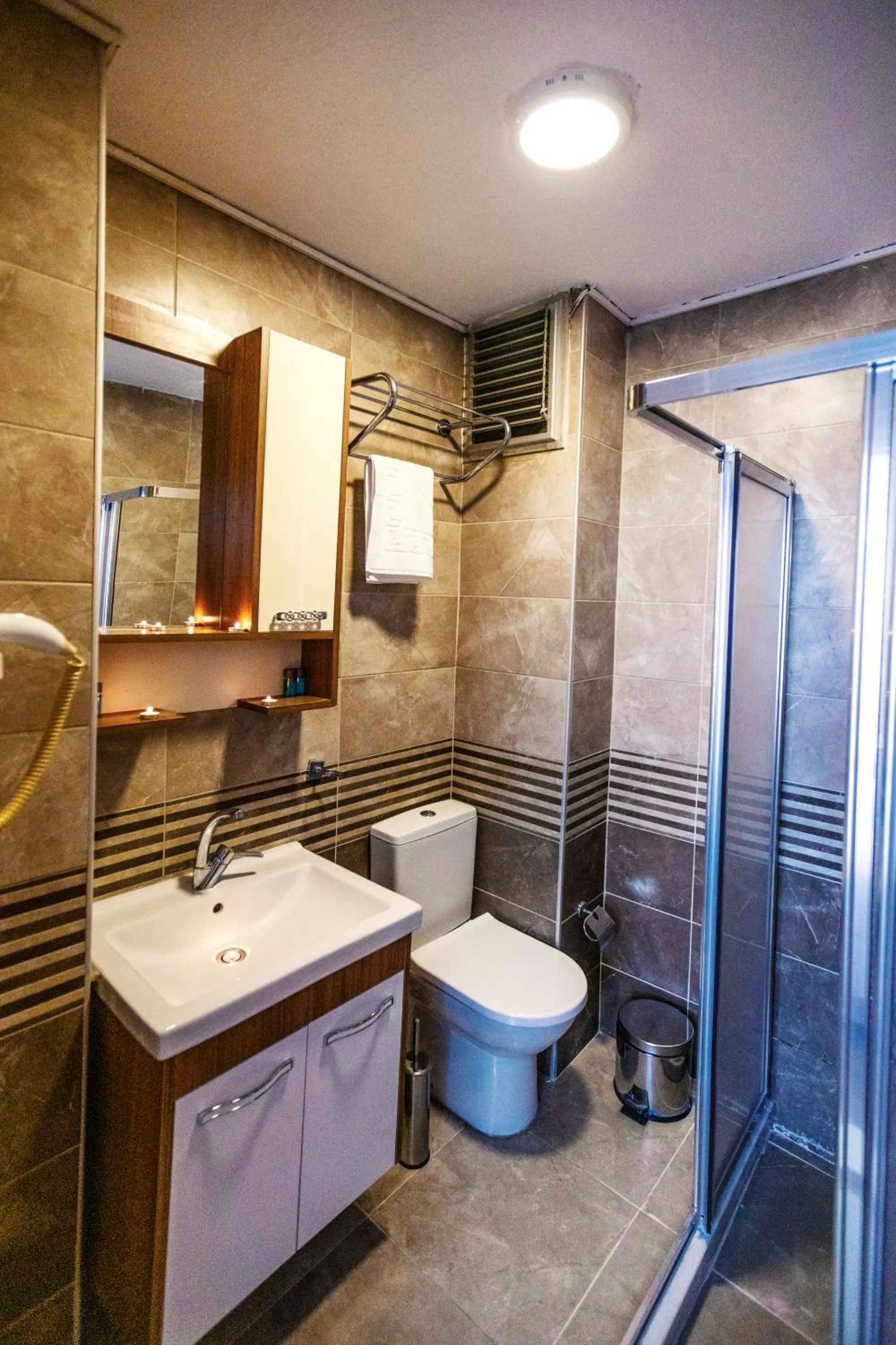 Shower in Maduro Hotel Istanbul