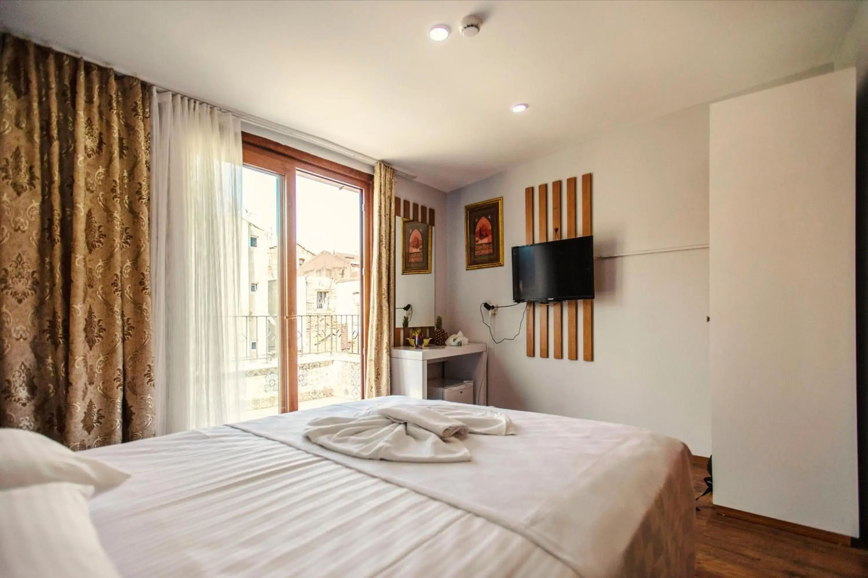 Deluxe Double Room with Balcony in Maduro Hotel Istanbul Deluxe Double Room with Balcony in Maduro Hotel Istanbul