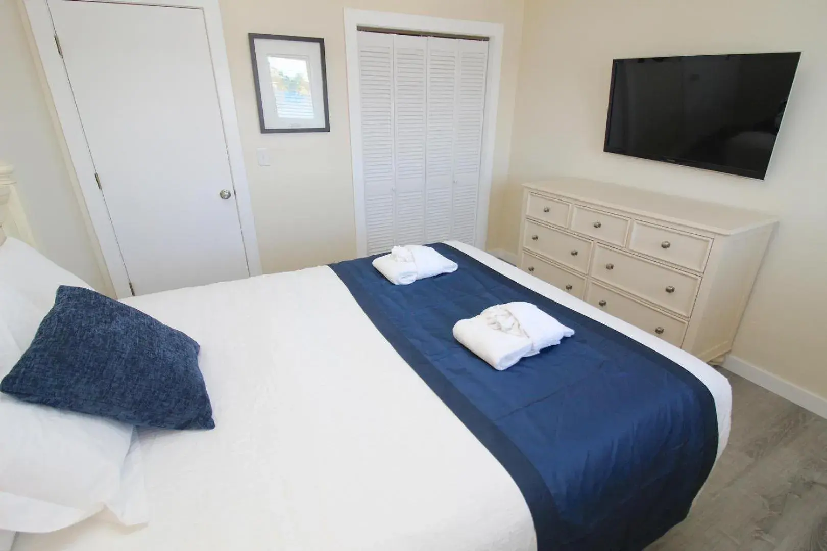 Bed in Fin 'N Feather Waterside Inn by Kees Vacations Bed in Fin 'N Feather Waterside Inn by Kees Vacations