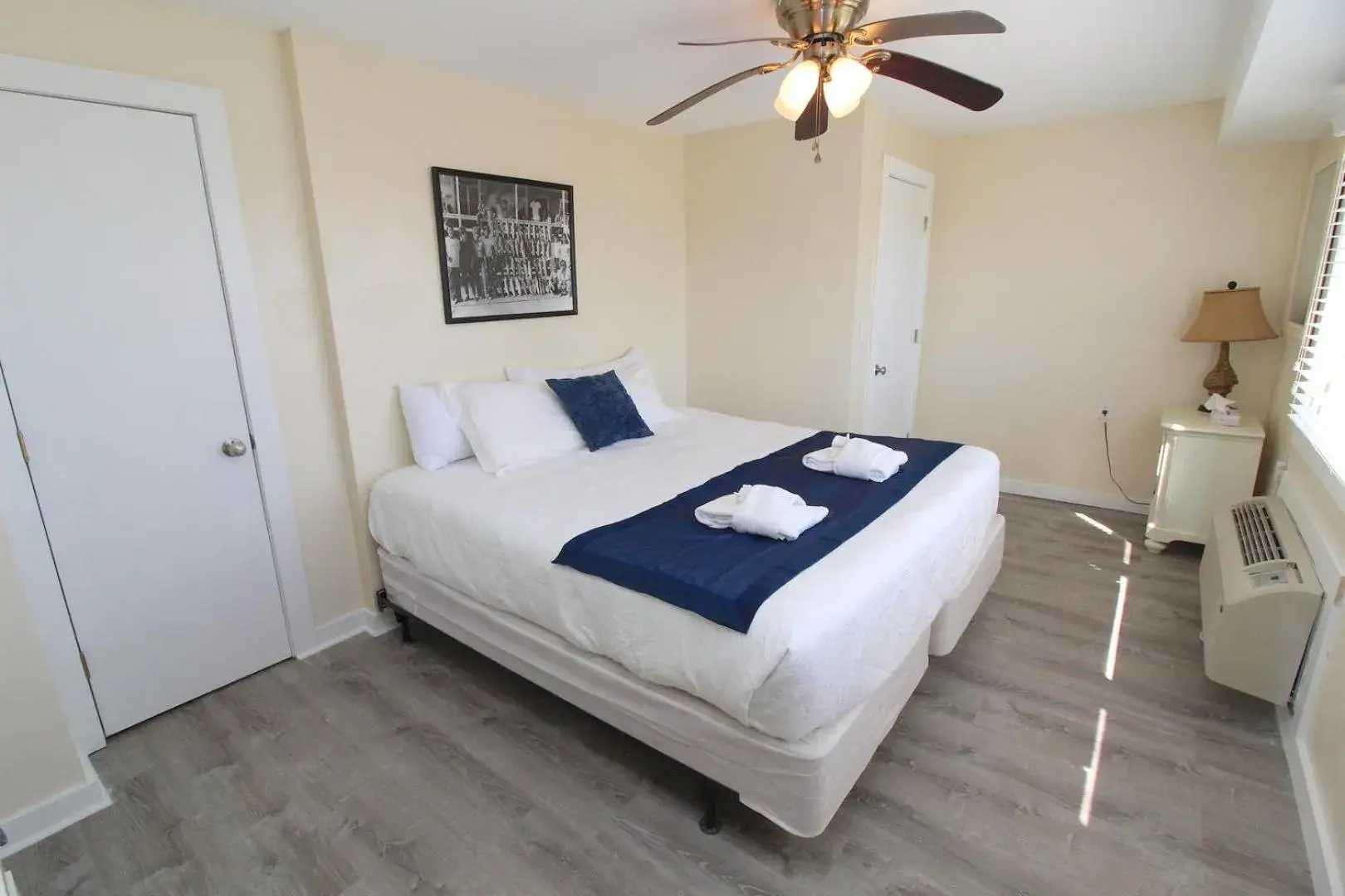 Bed in Fin 'N Feather Waterside Inn by Kees Vacations Bed in Fin 'N Feather Waterside Inn by Kees Vacations