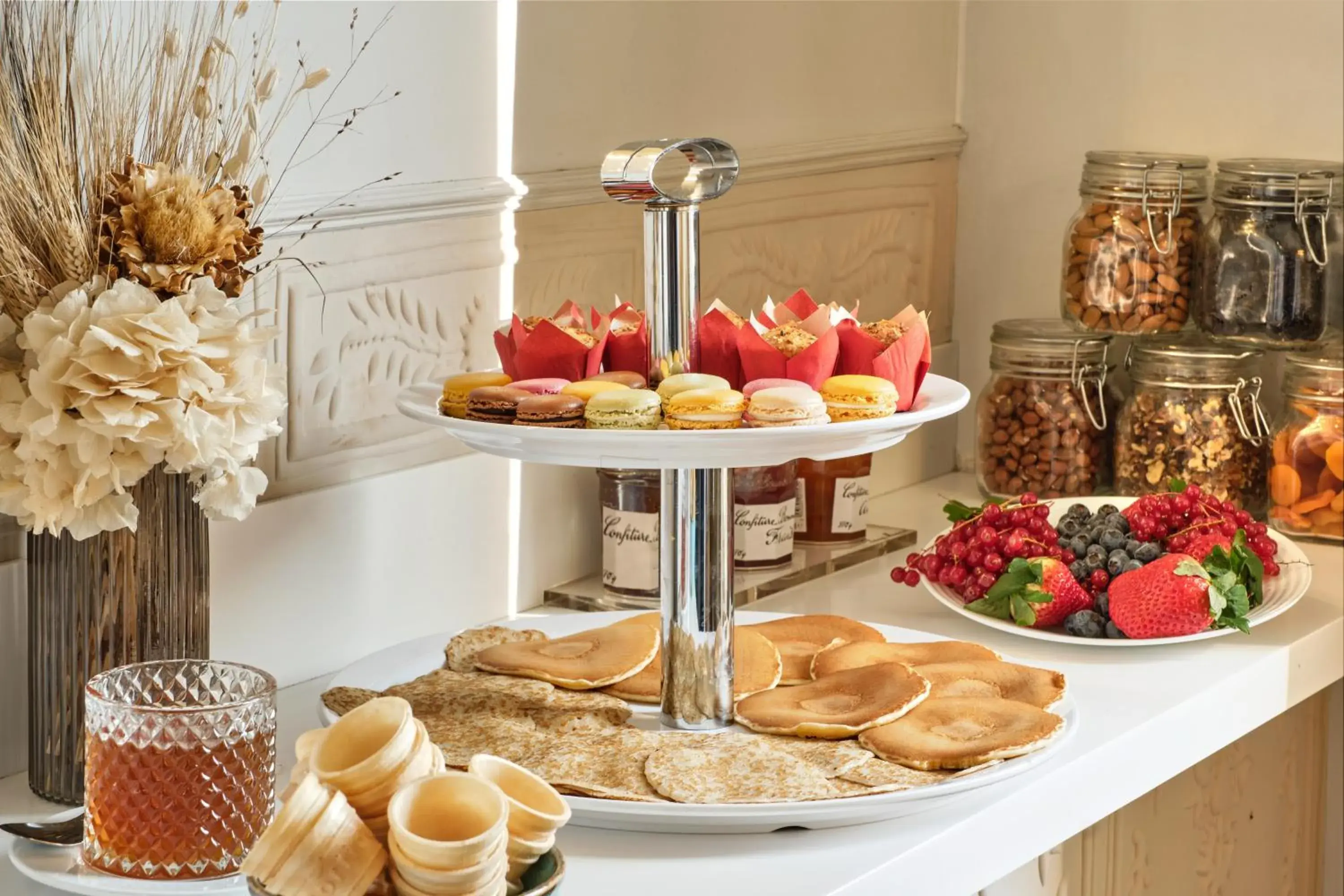 Food and drinks in Hotel Atrium by Happyculture Food and drinks in Hotel Atrium by Happyculture