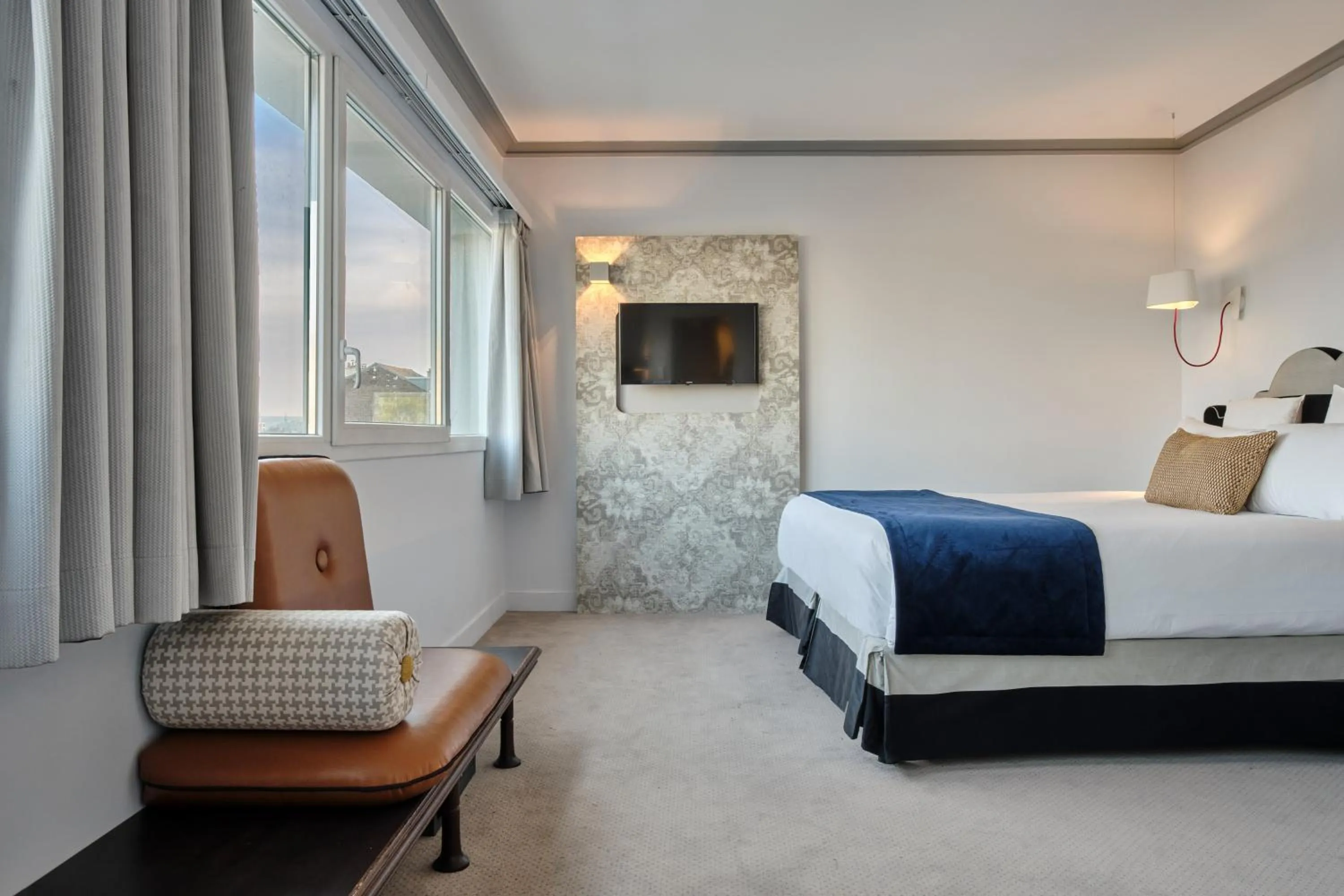 TV and multimedia, Bed in Hotel Atrium by Happyculture