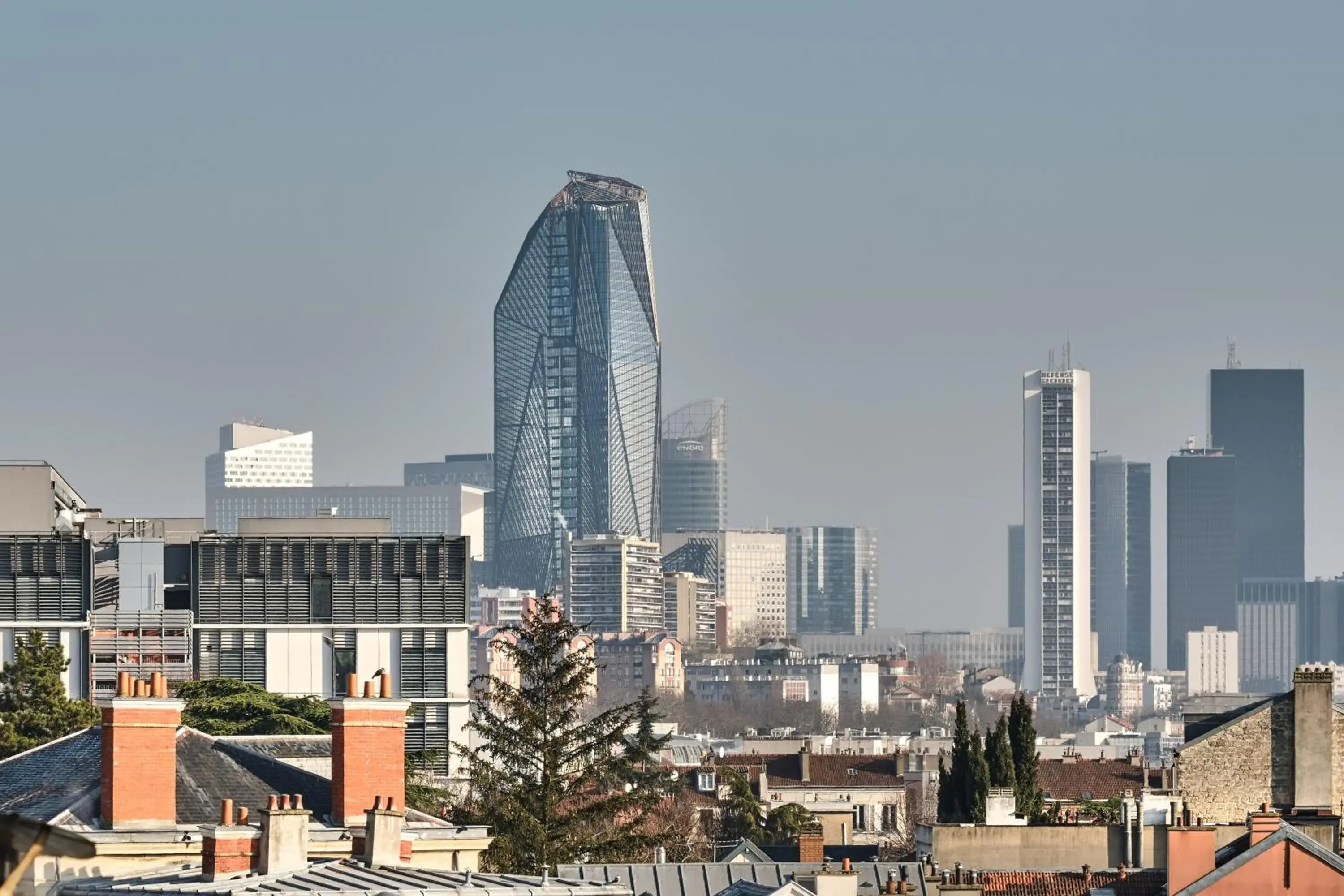 City view in Hotel Atrium by Happyculture City view in Hotel Atrium by Happyculture