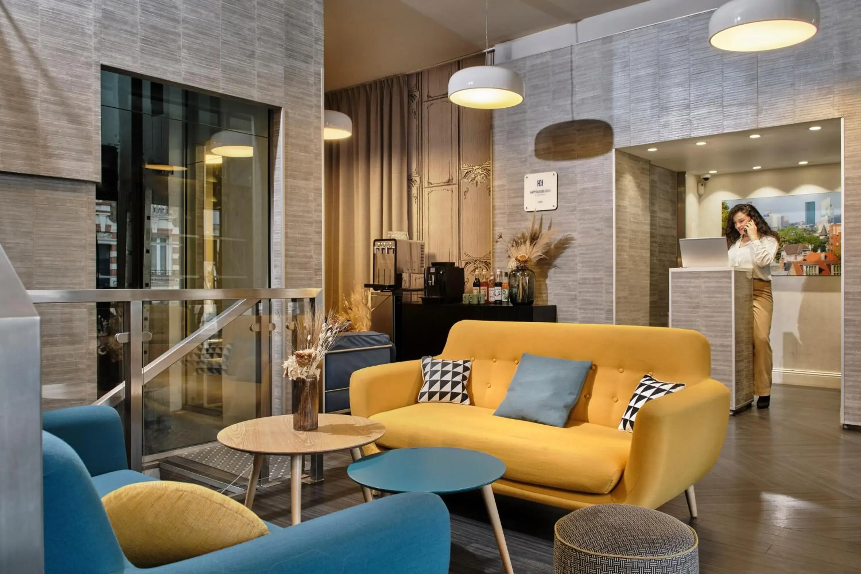 Lobby or reception in Hotel Atrium by Happyculture Lobby or reception in Hotel Atrium by Happyculture