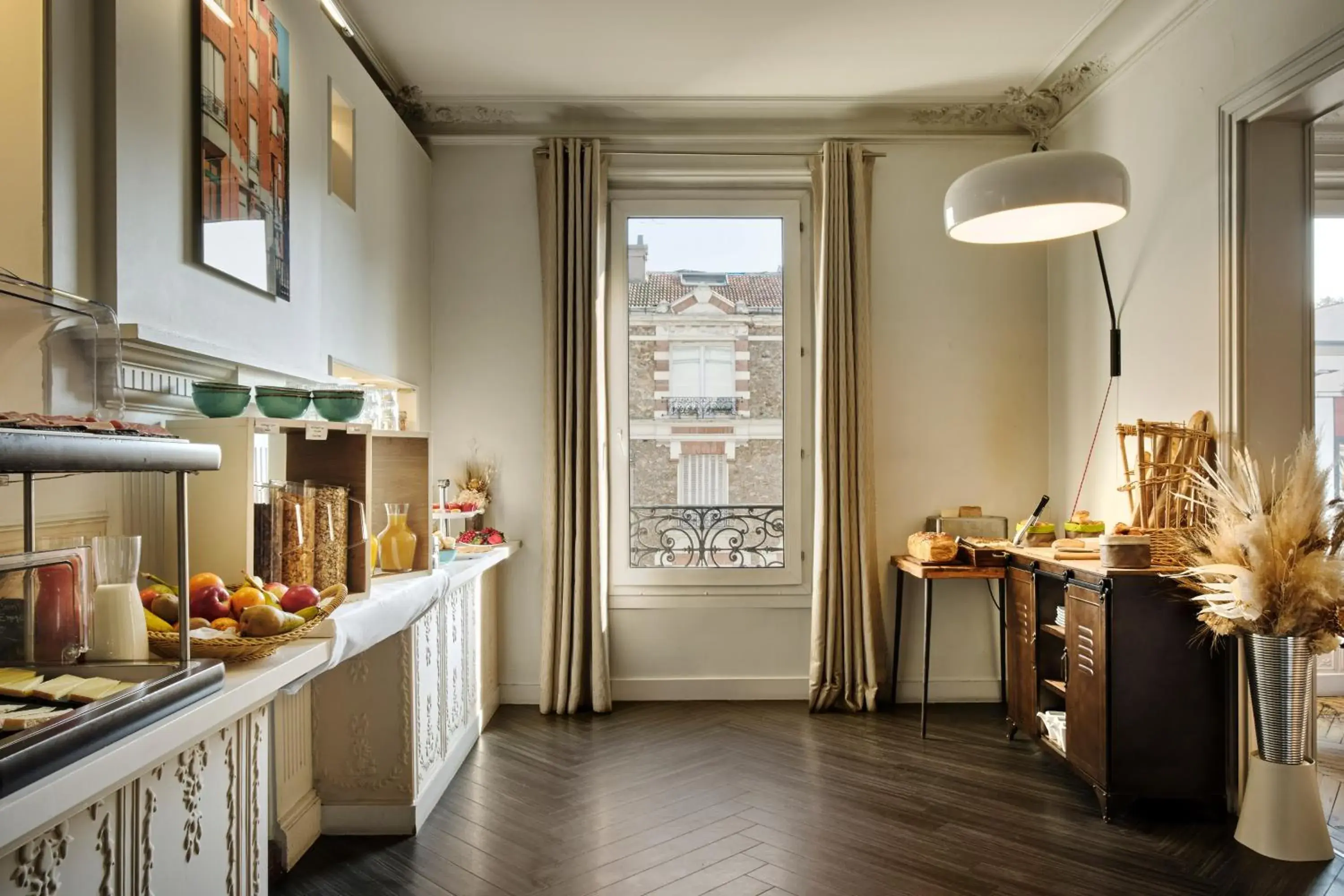 Food and drinks in Hotel Atrium by Happyculture Food and drinks in Hotel Atrium by Happyculture