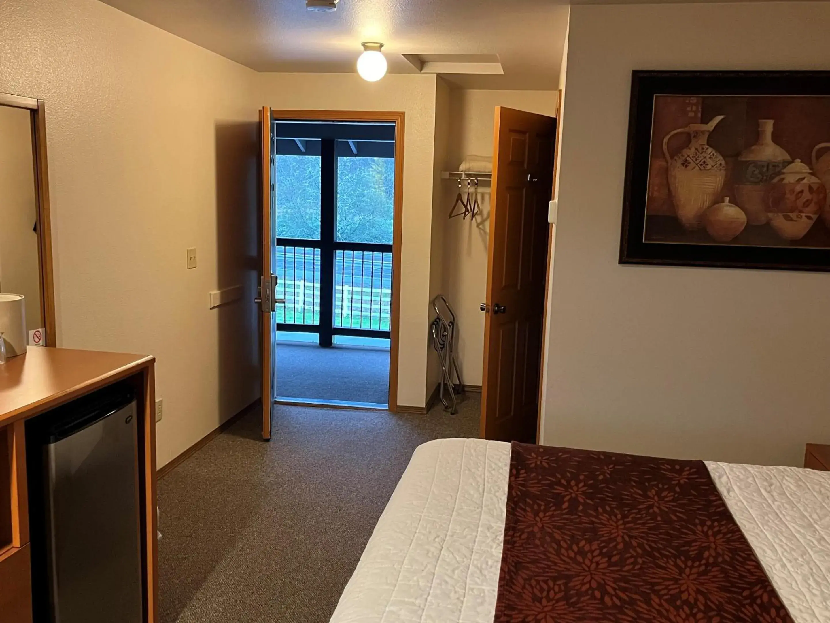 Bedroom, Bed in Seasons Motel Bedroom, Bed in Seasons Motel