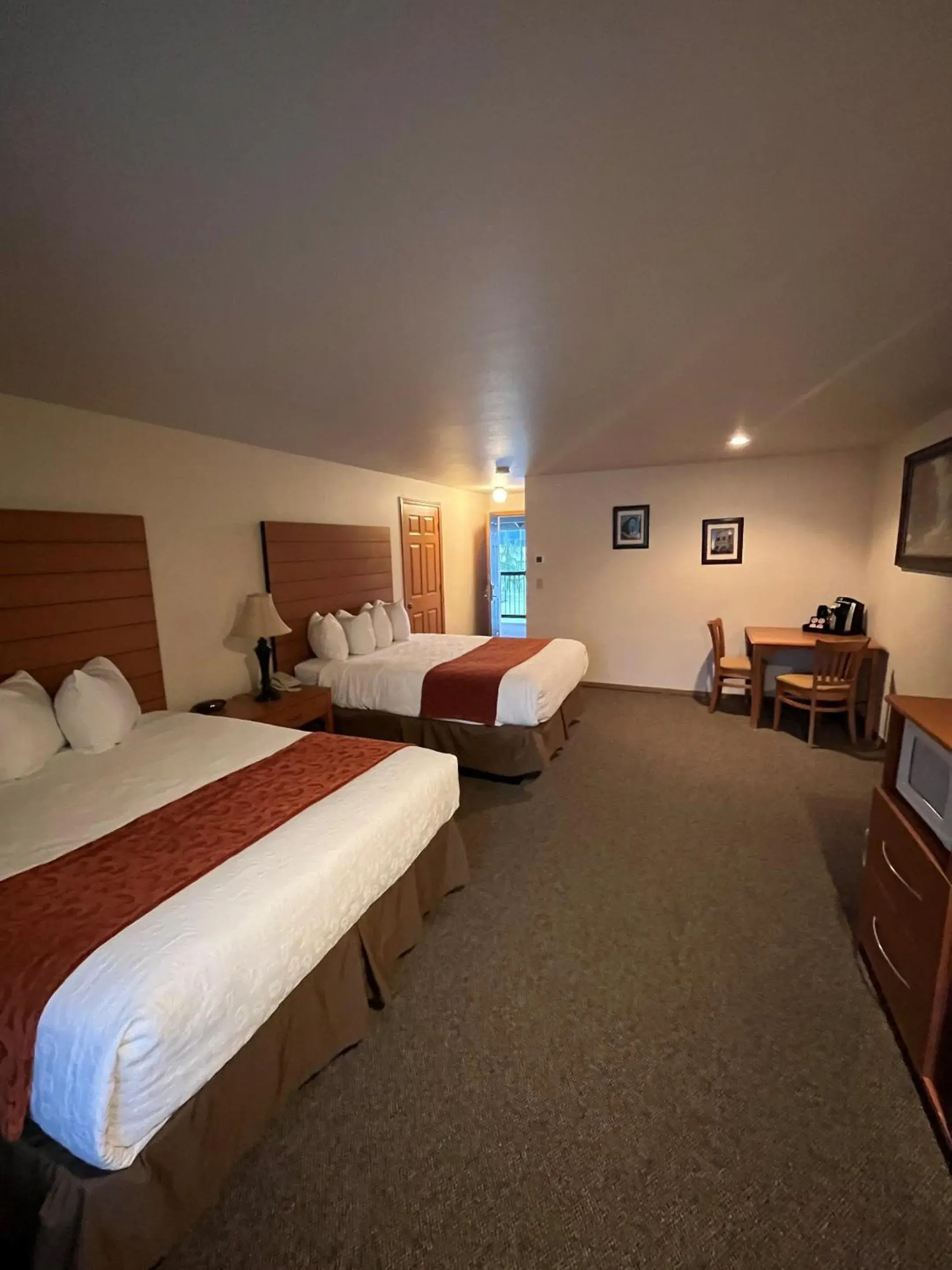 Bedroom, Bed in Seasons Motel Bedroom, Bed in Seasons Motel