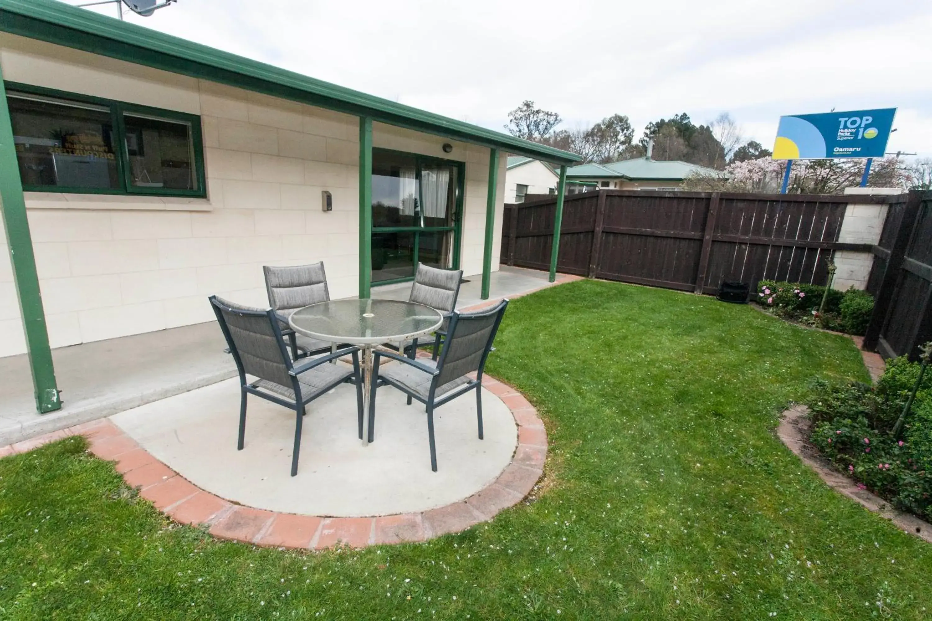 Two-Bedroom Cottage with Patio in Oamaru TOP 10 Holiday Park Two-Bedroom Cottage with Patio in Oamaru TOP 10 Holiday Park