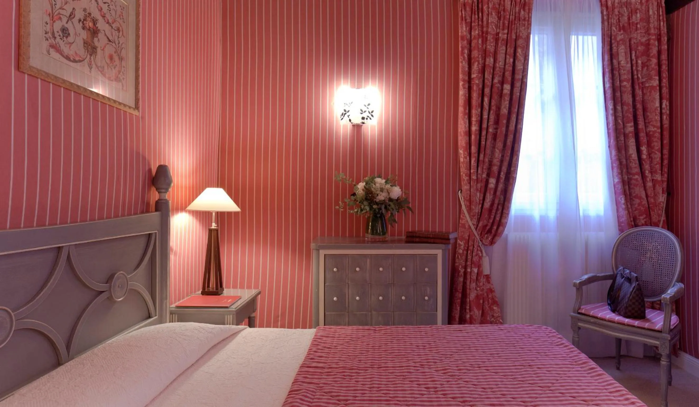 Bed in Hôtel Beaubourg