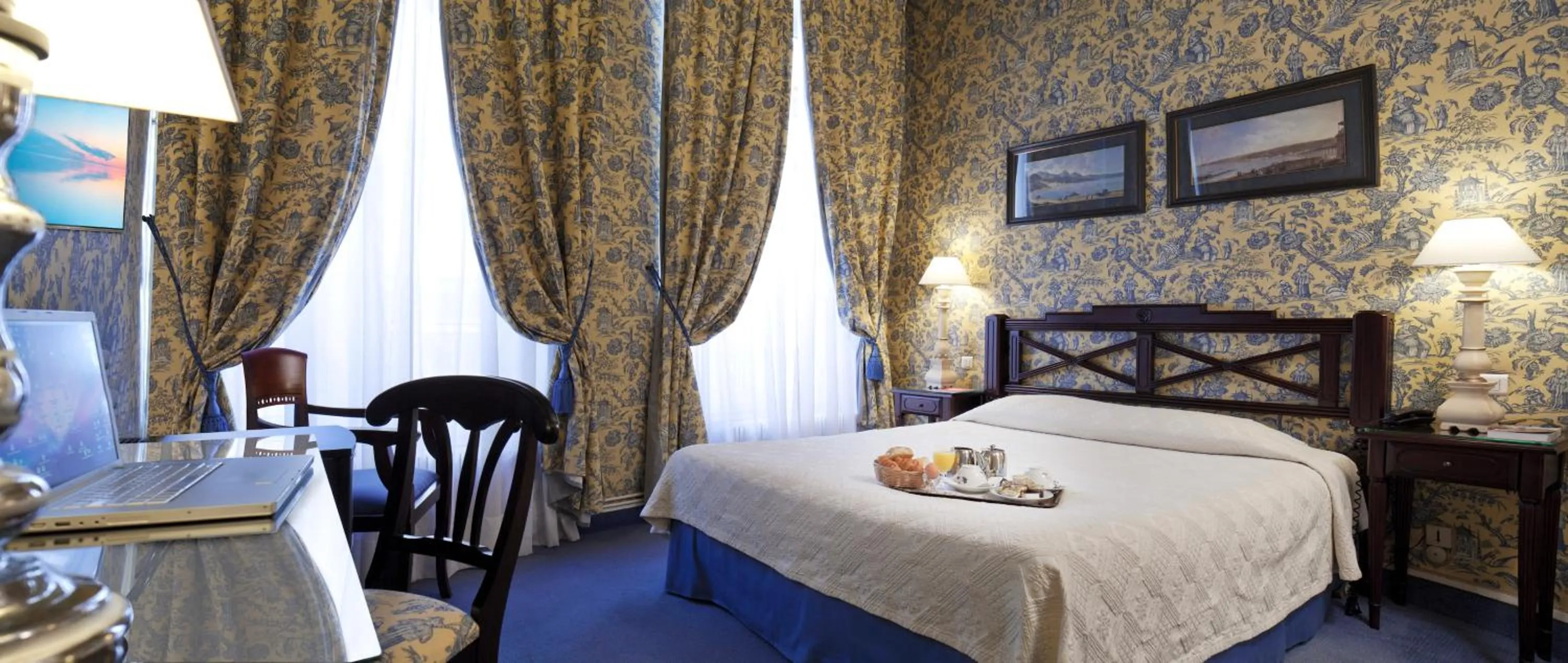 Photo of the whole room, Bed in Hôtel Beaubourg