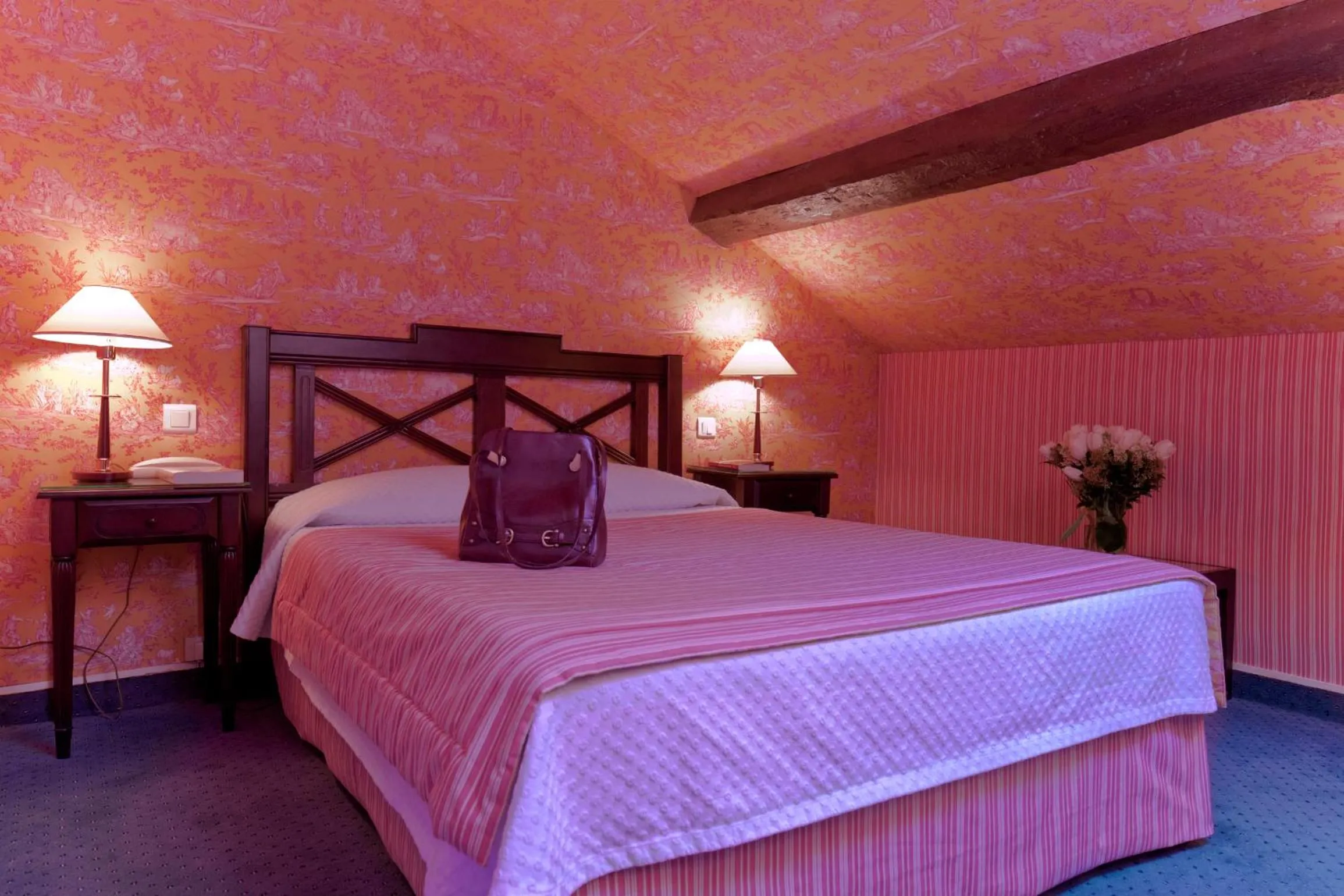 Bed in Hôtel Beaubourg