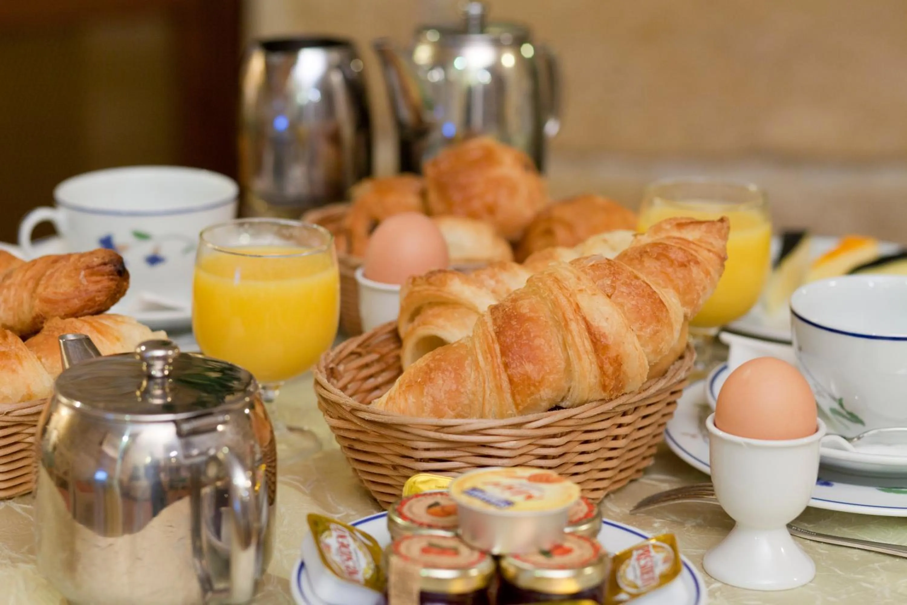 Restaurant/places to eat in Hôtel Beaubourg