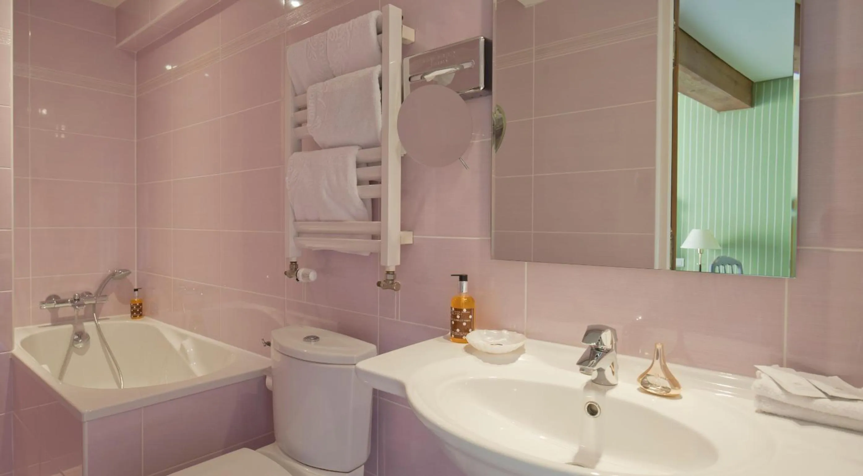 Bathroom in Hôtel Beaubourg