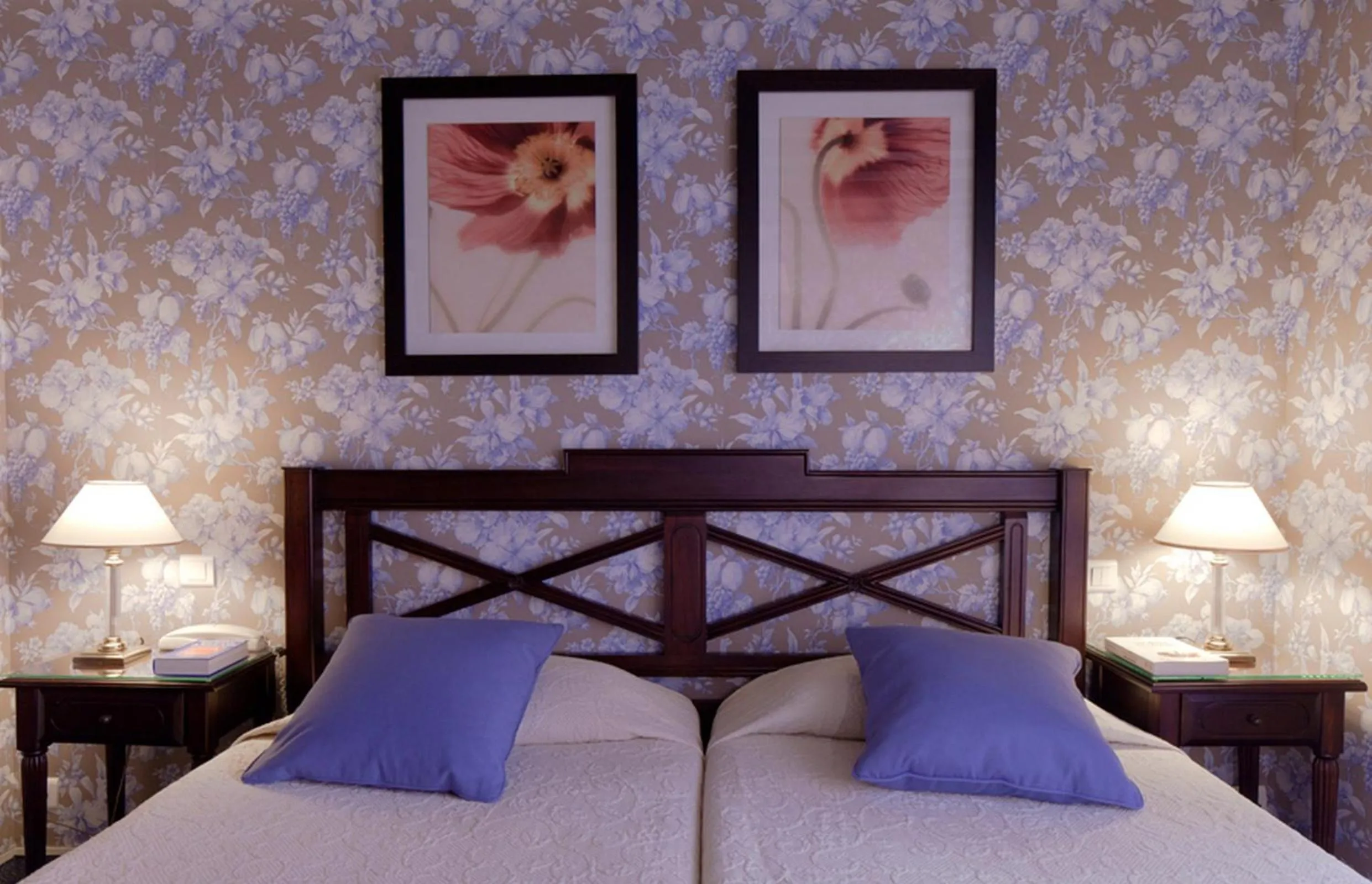 Bed in Hôtel Beaubourg