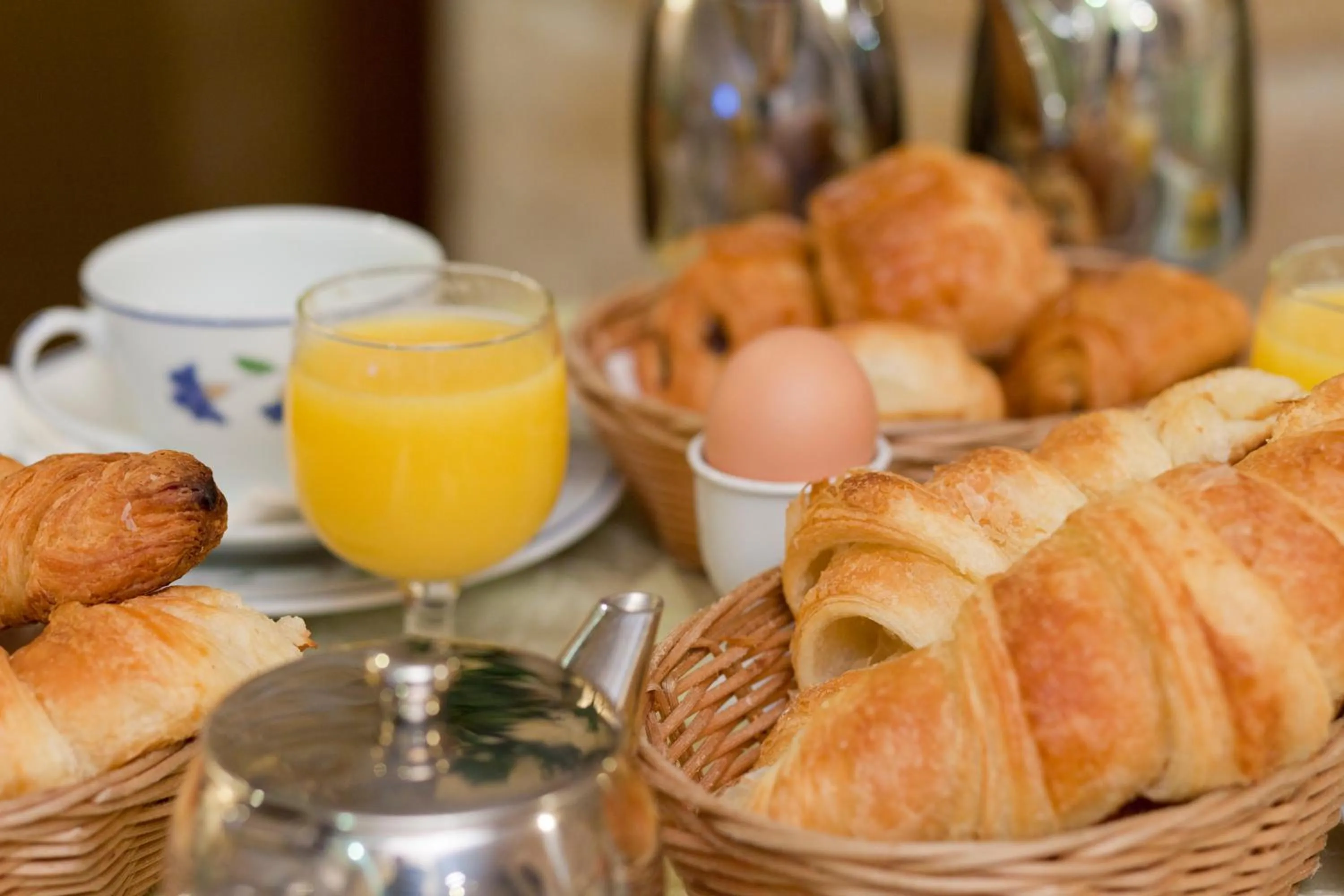 Food and drinks in Hôtel Beaubourg