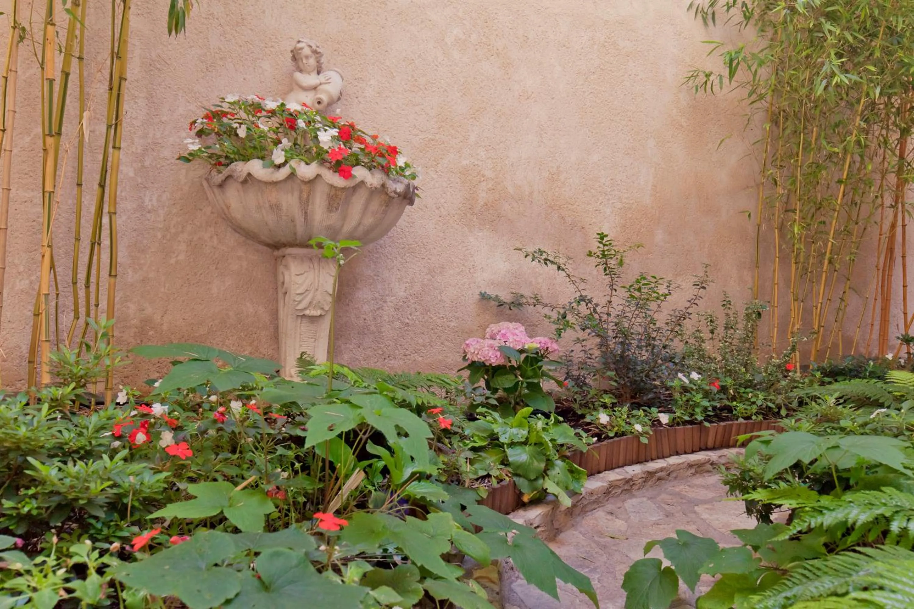 Garden in Hôtel Beaubourg