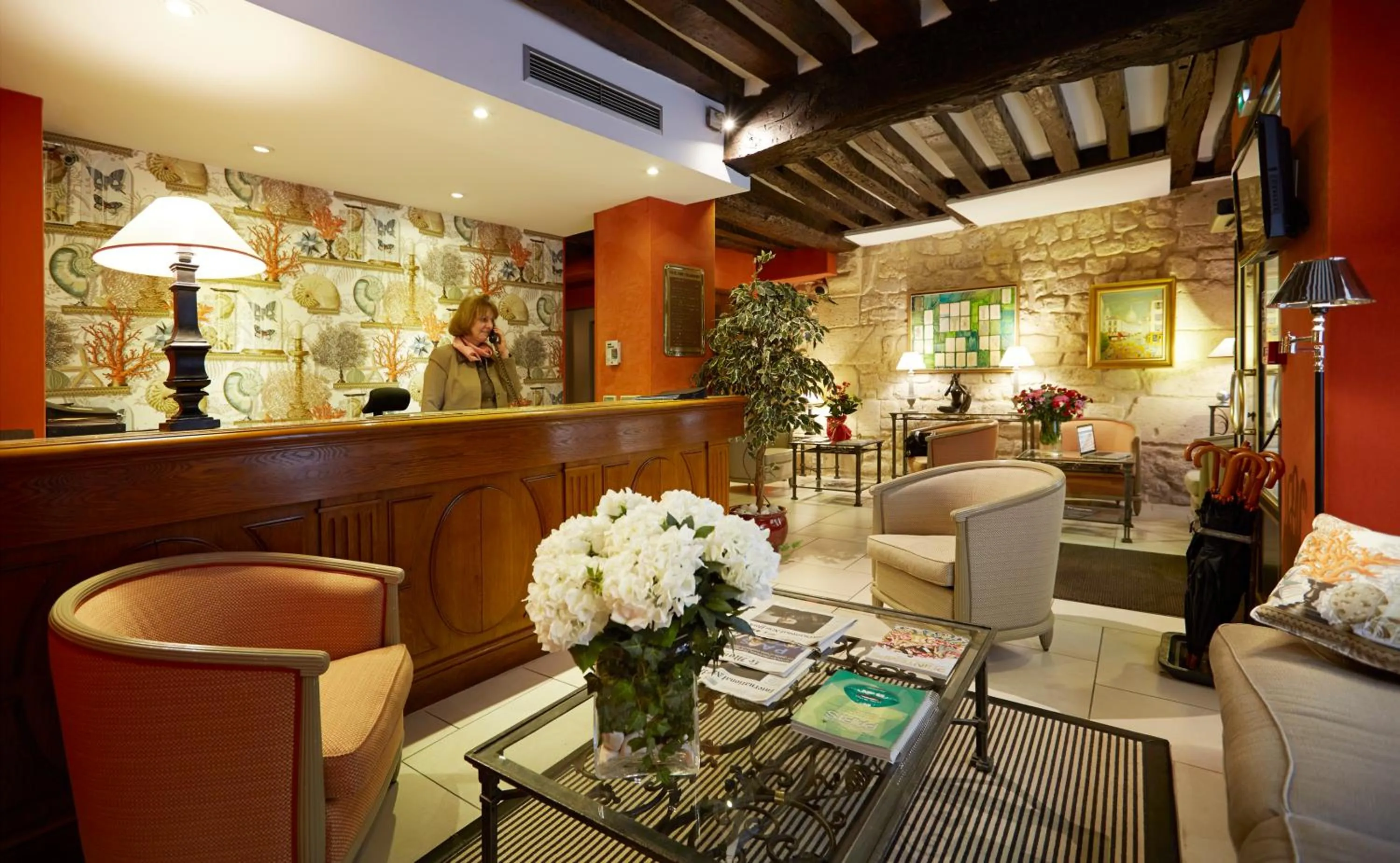 Lobby or reception in Hôtel Beaubourg