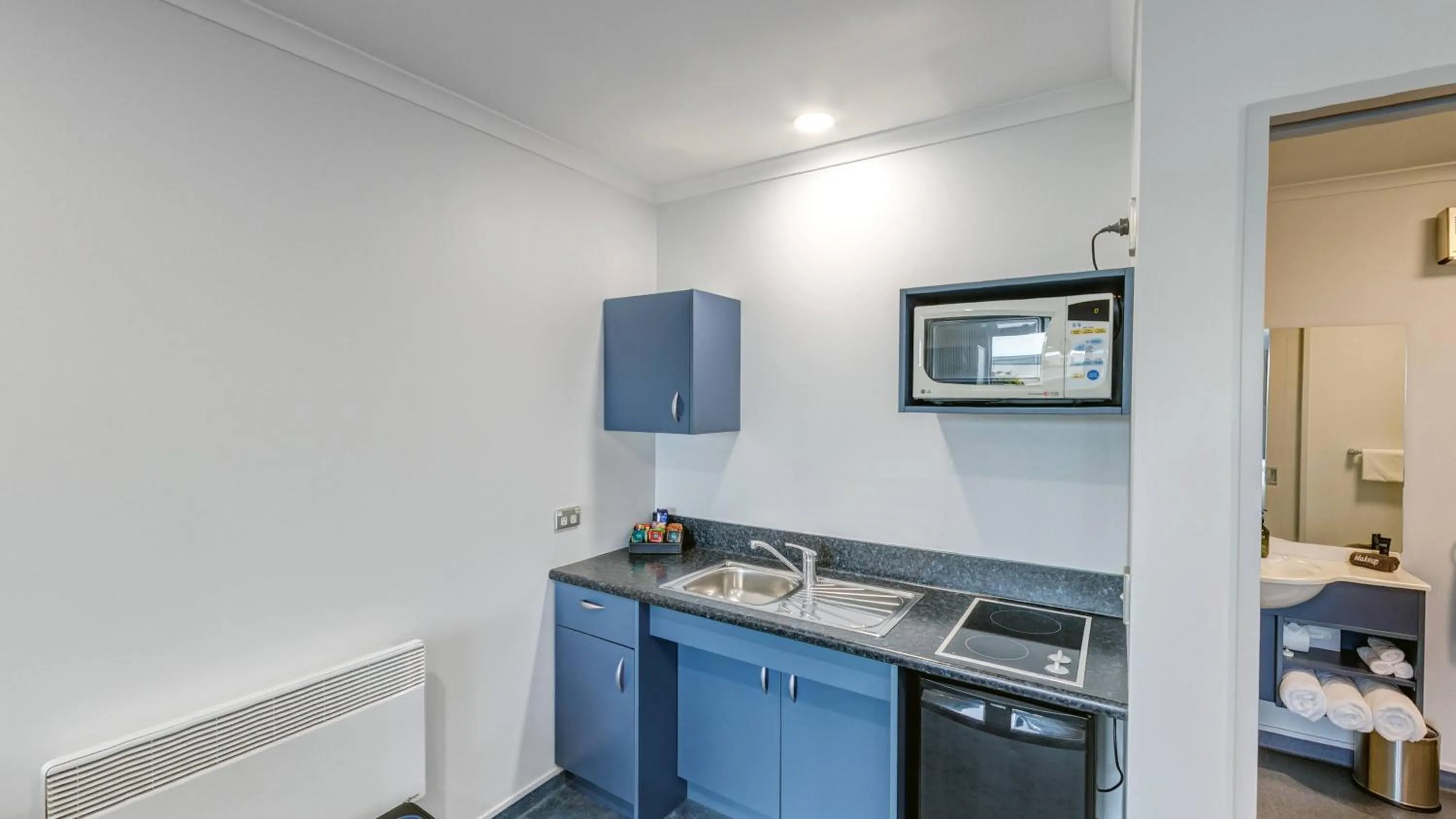 Kitchen or kitchenette in Bay Viaduct Motor Lodge