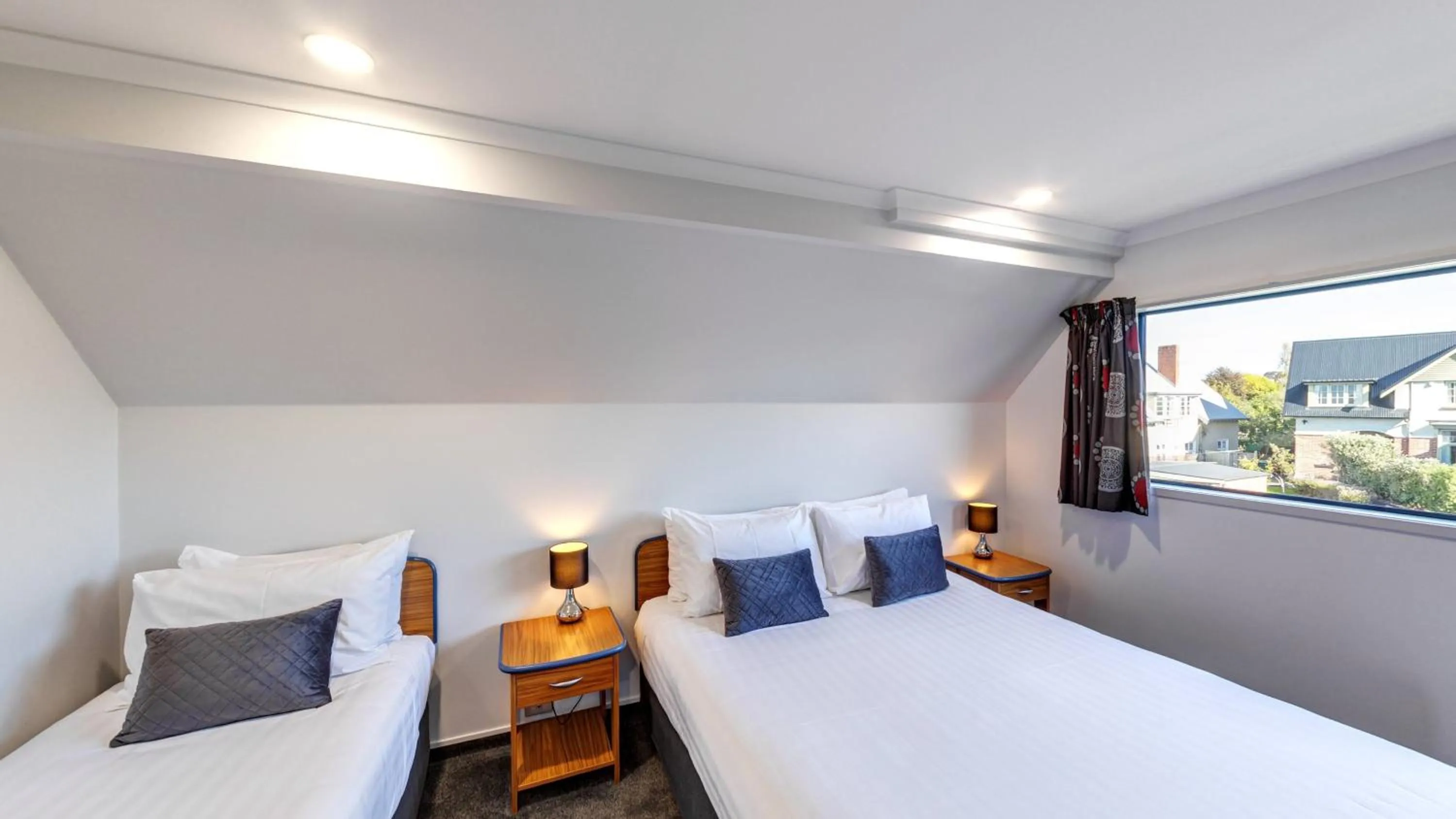 Bedroom, Bed in Bay Viaduct Motor Lodge