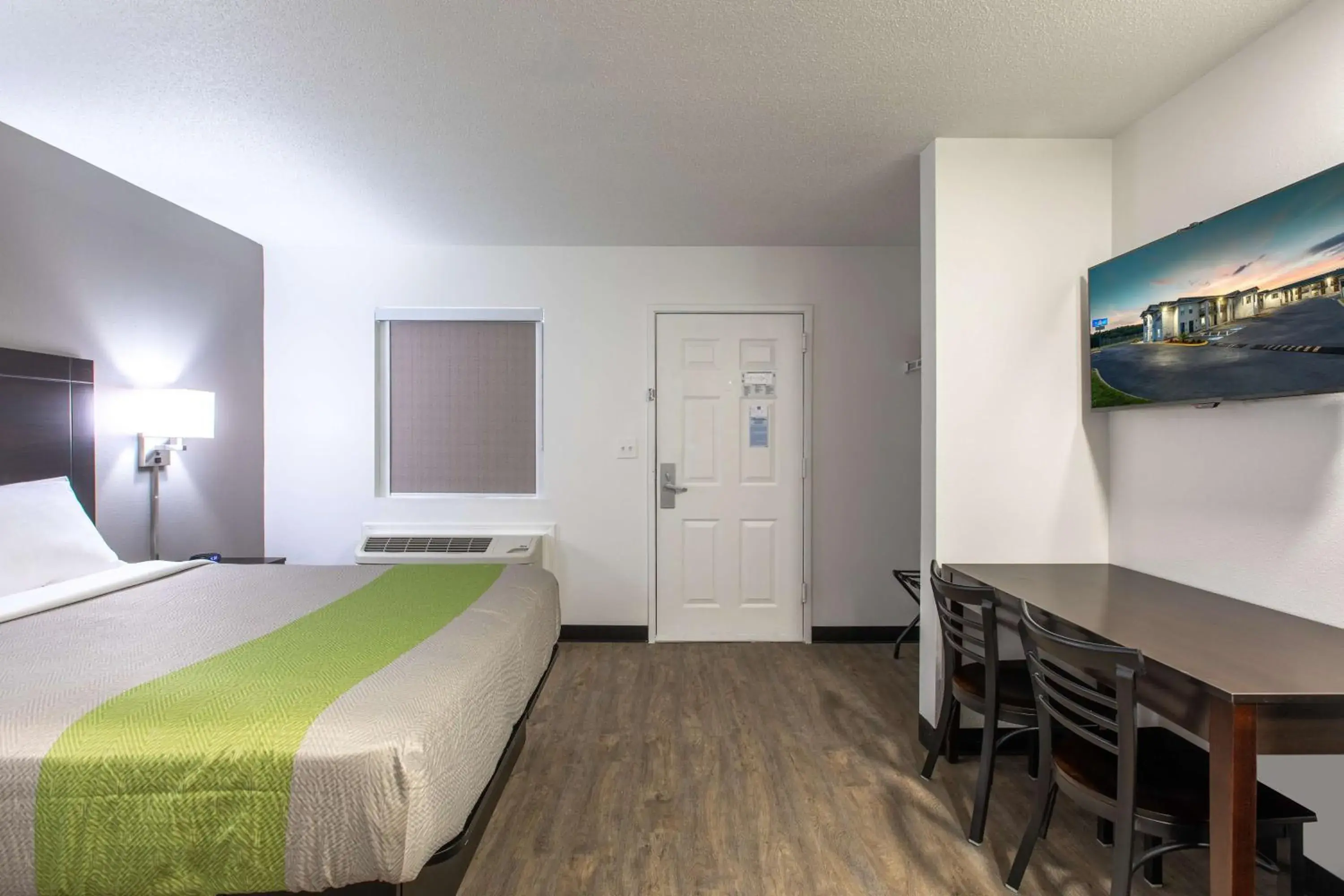 TV and multimedia, Bed in Studio 6-Greenville, SC - I-85 Near Downtown TV and multimedia, Bed in Studio 6-Greenville, SC - I-85 Near Downtown