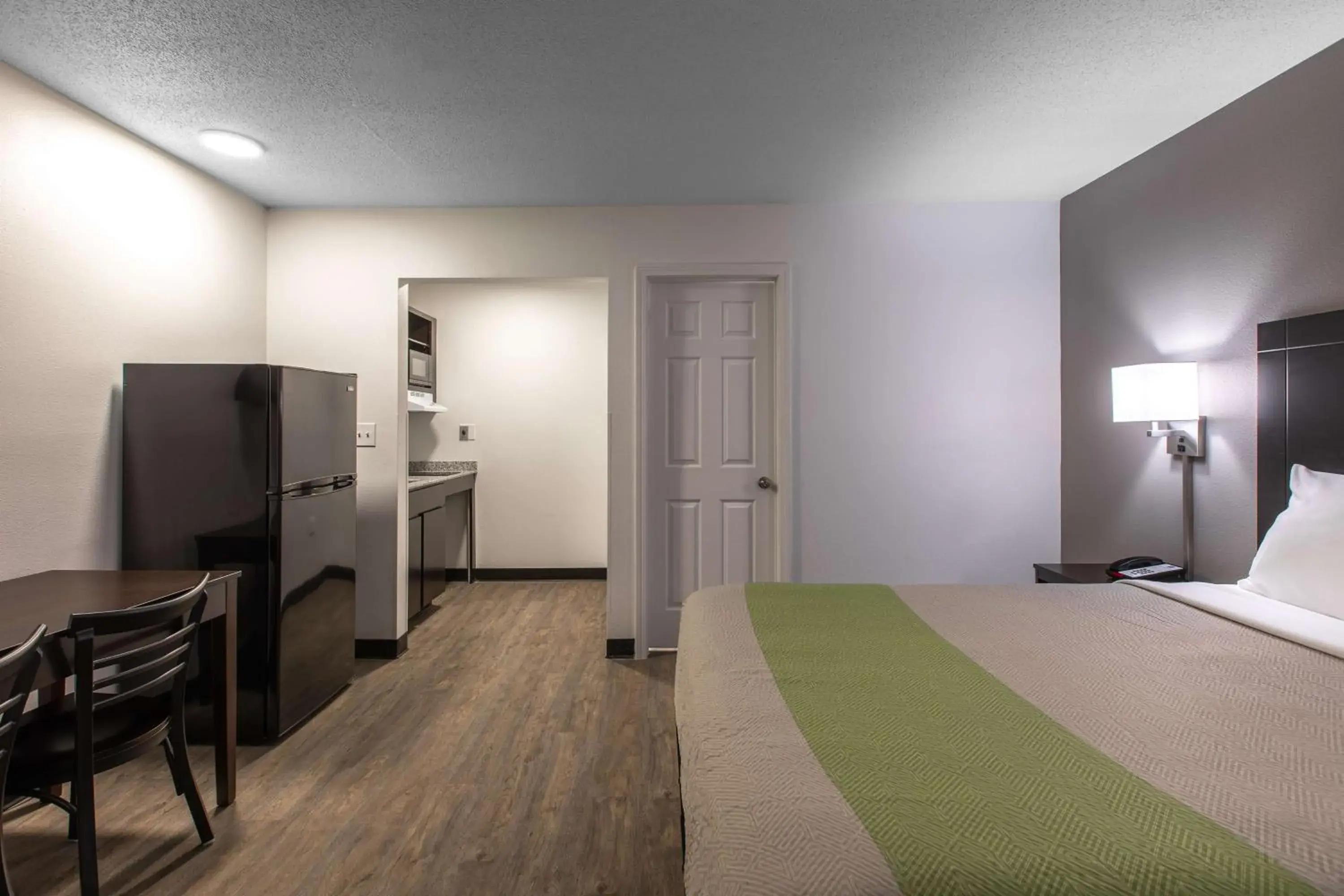 Kitchen or kitchenette, Bed in Studio 6-Greenville, SC - I-85 Near Downtown Kitchen or kitchenette, Bed in Studio 6-Greenville, SC - I-85 Near Downtown