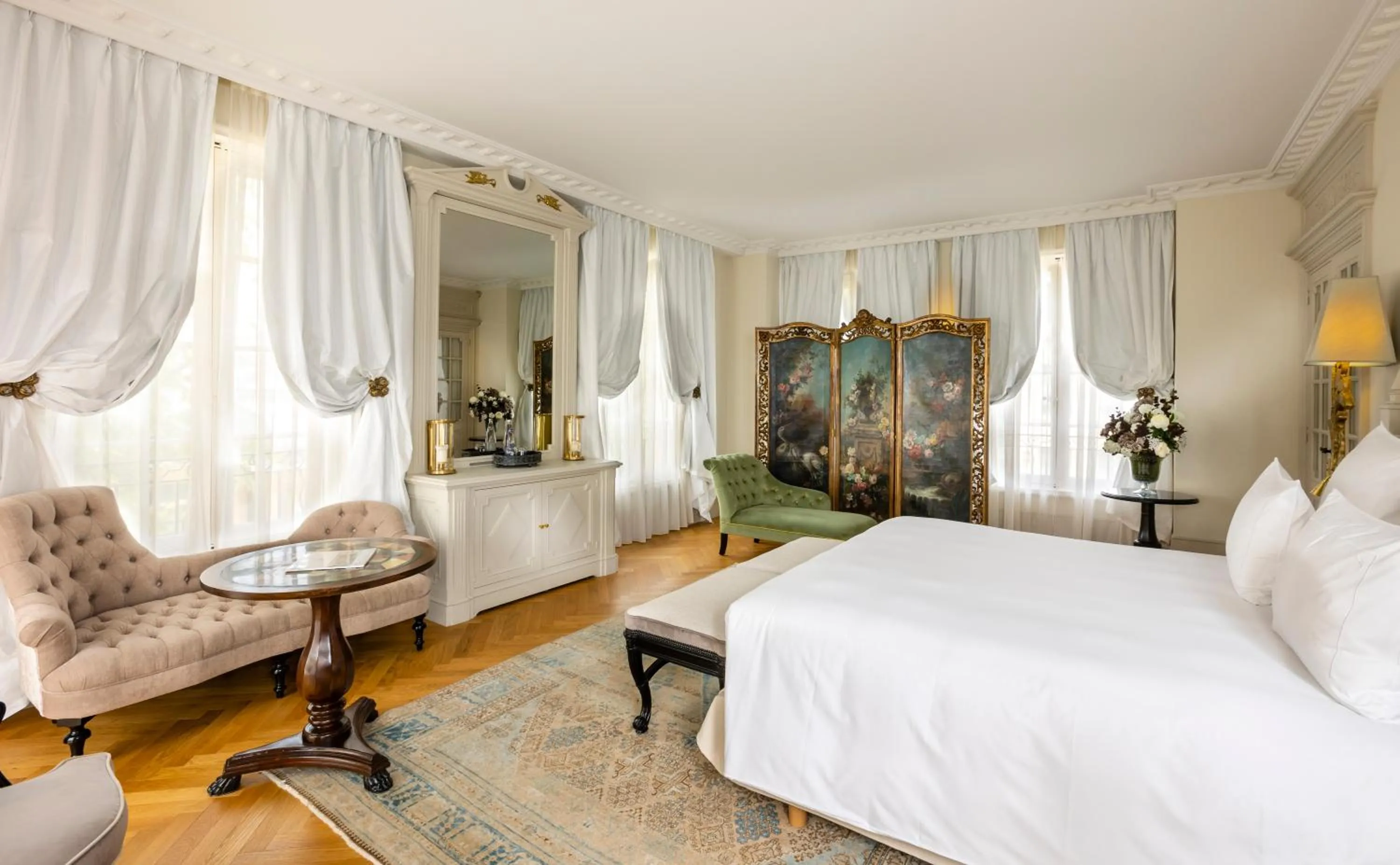 Bedroom, Bed in Villa Saint-Ange