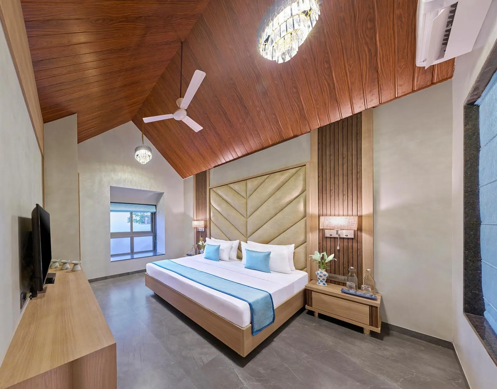 Bed in Shivsagar Resort & Spa