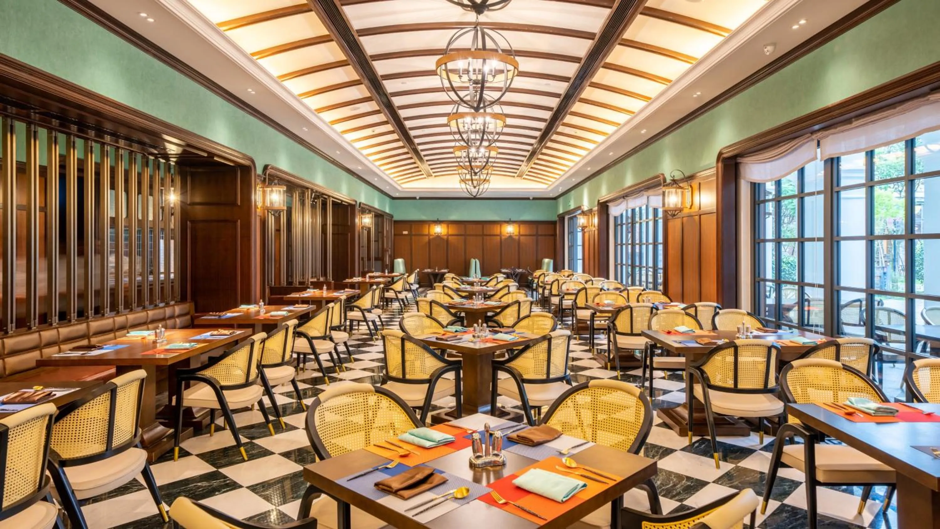 Restaurant/places to eat in Hotel Indigo Heilong Lake by IHG