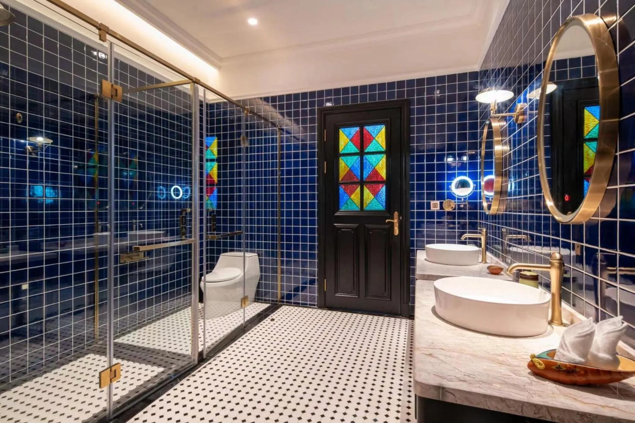 Bathroom in Hotel Indigo Heilong Lake by IHG