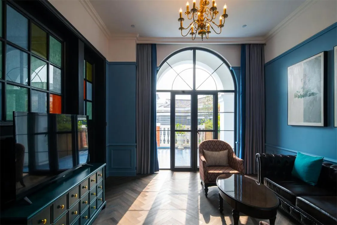 Living room in Hotel Indigo Heilong Lake by IHG