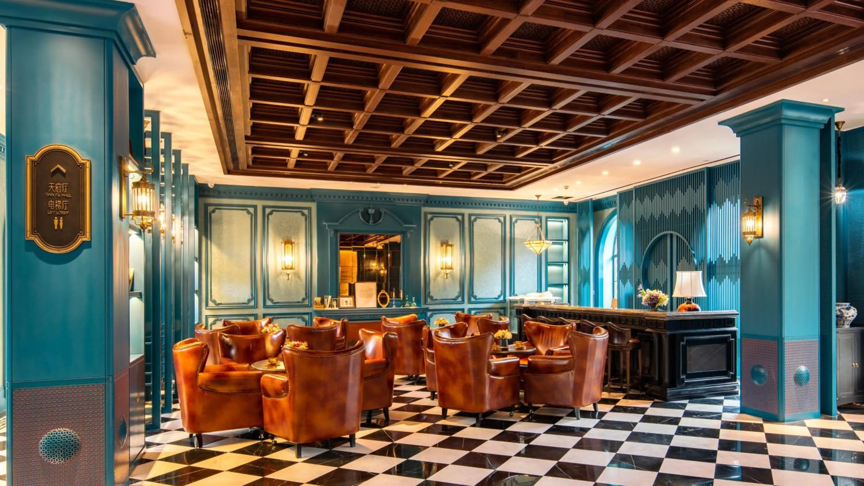 Lounge or bar in Hotel Indigo Heilong Lake by IHG